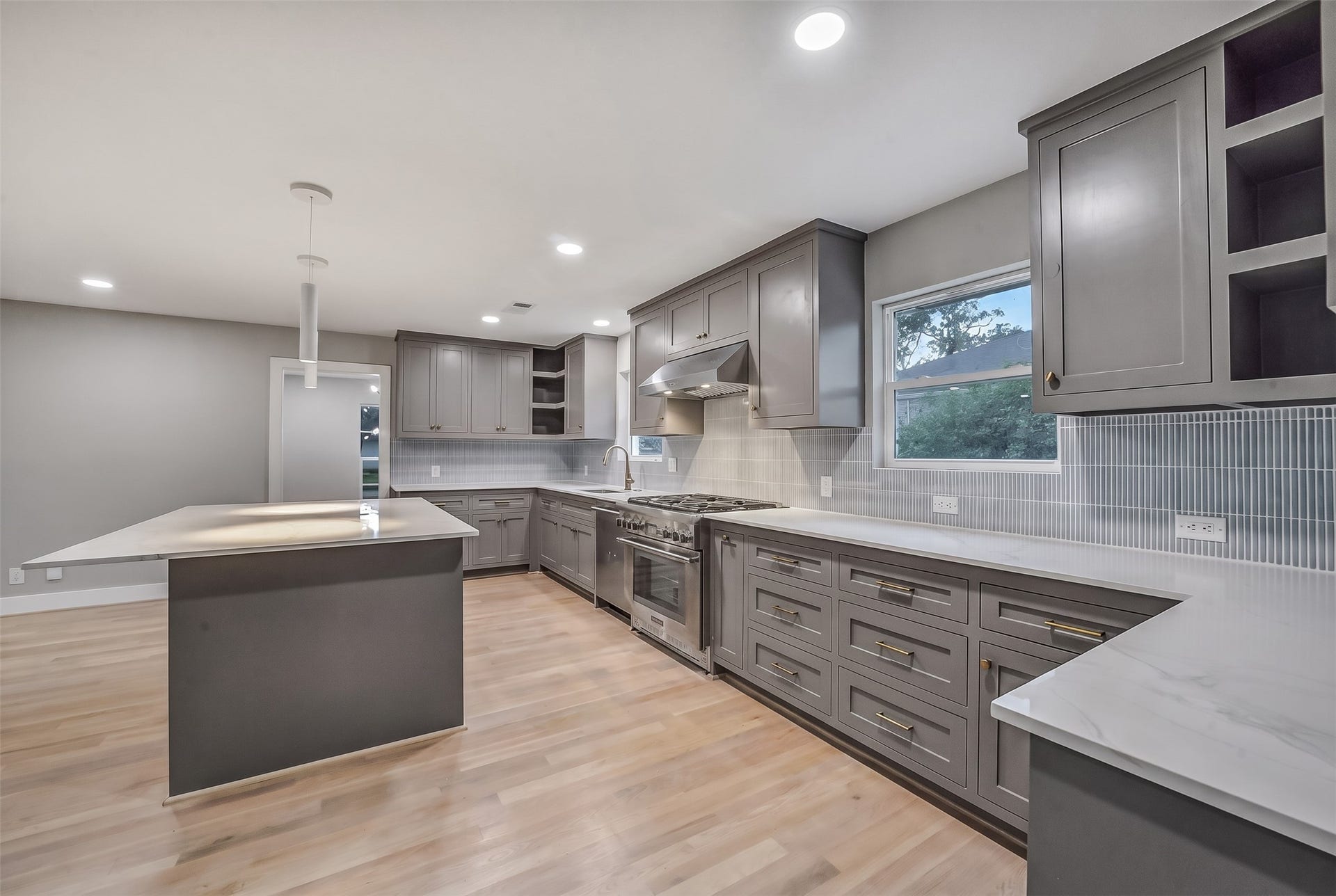 5318 Queensloch Drive, Houston, TX 77096 So much room in the kitchen for cooking and entertaining!