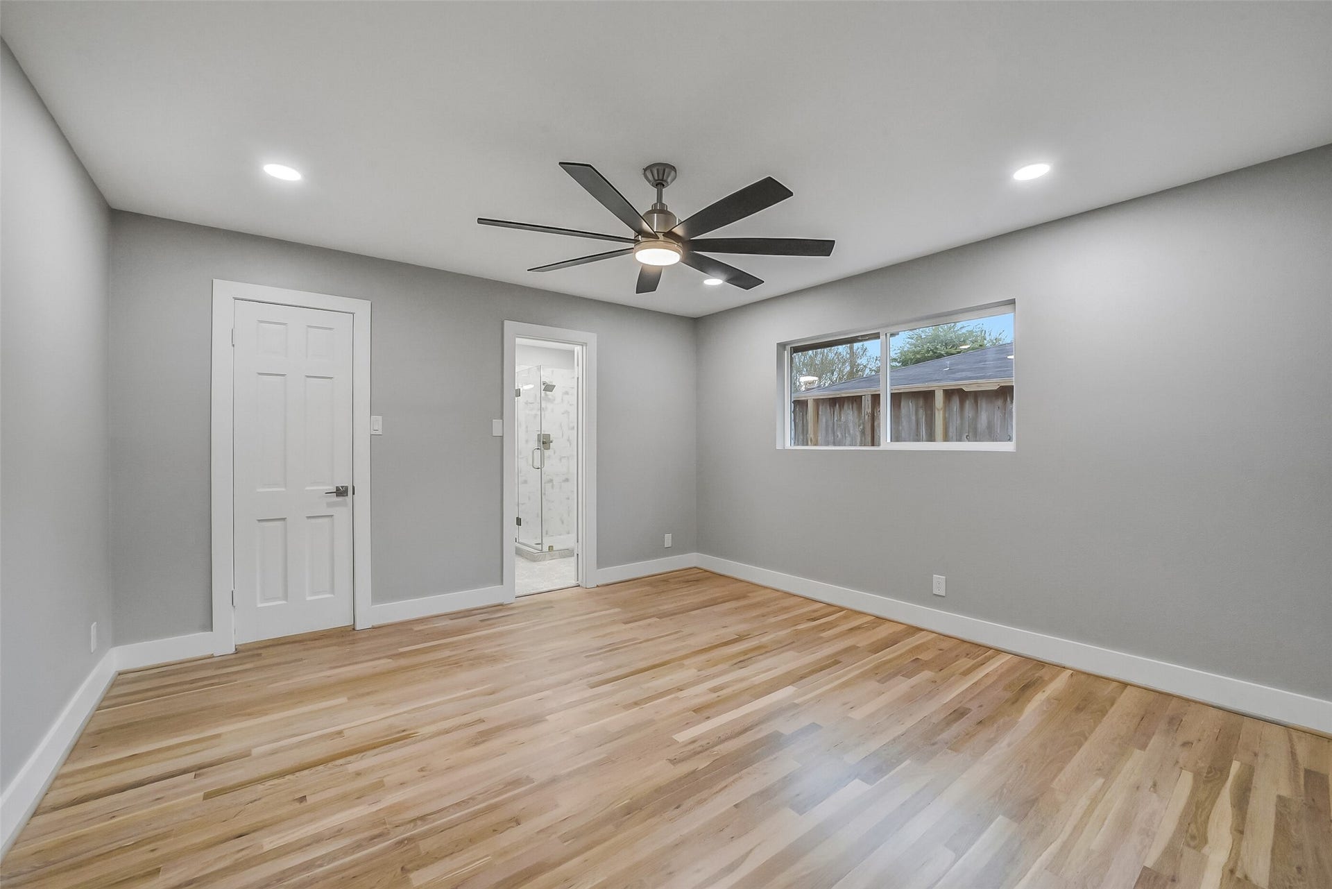 5318 Queensloch Drive, Houston, TX 77096 Master Bedroom w/ensuite bath.