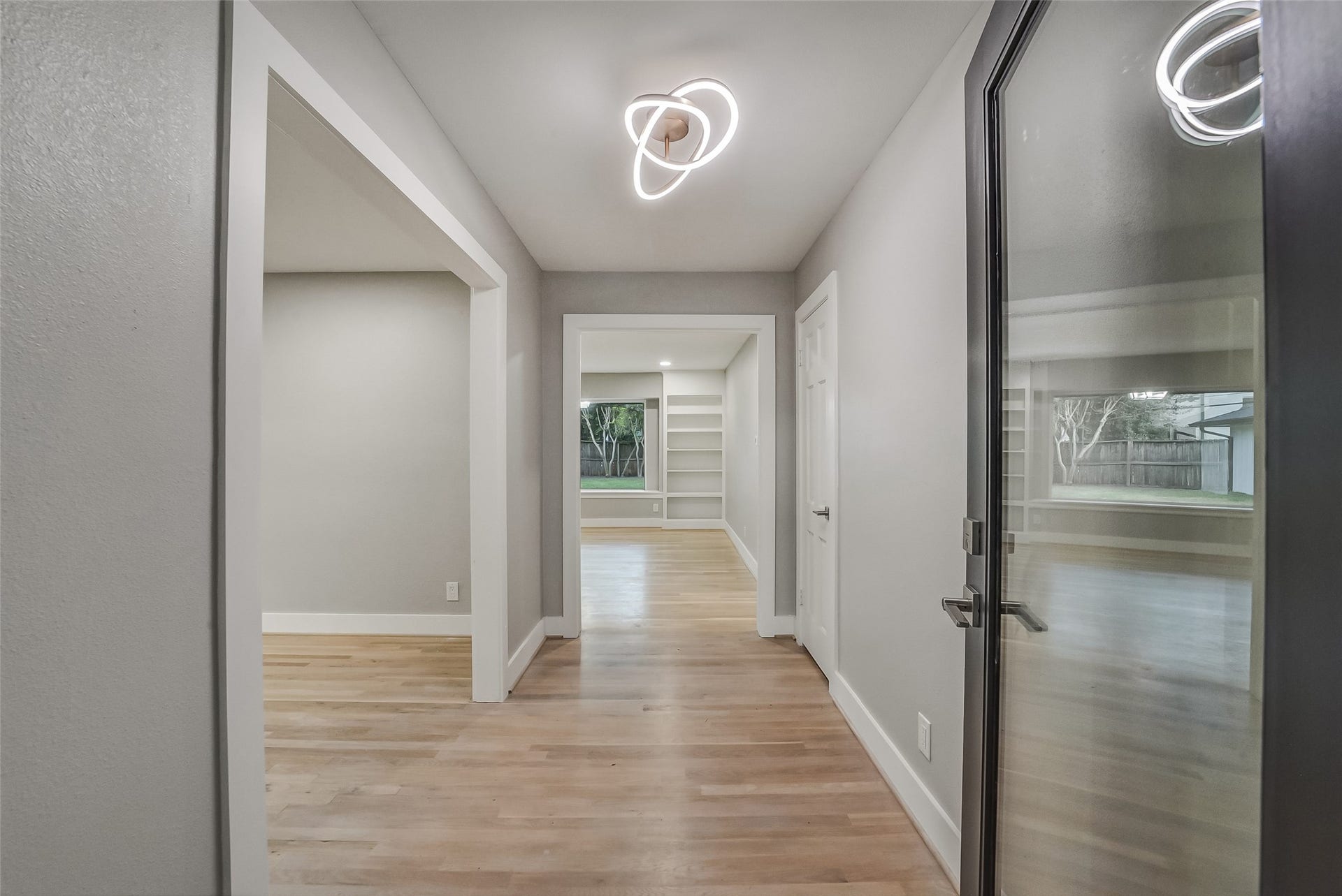 5318 Queensloch Drive, Houston, TX 77096 Welcome to 5318 Queenloch!
