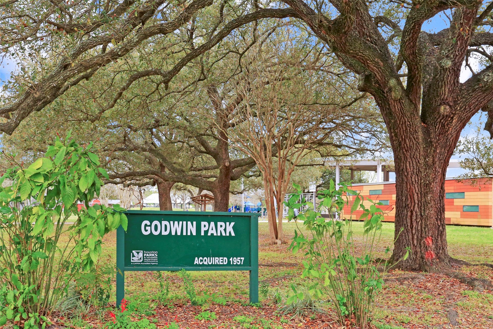 5318 Queensloch Drive, Houston, TX 77096 Great parks and outdoor spaces for the kids and pets!