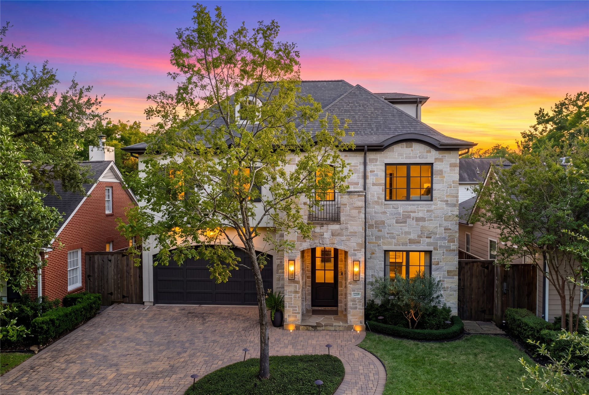 2215 North Boulevard, Houston, TX 77098 Classic gas carriage lights by Visual Comfort accentuate the homes exterior with refined architectural detail.