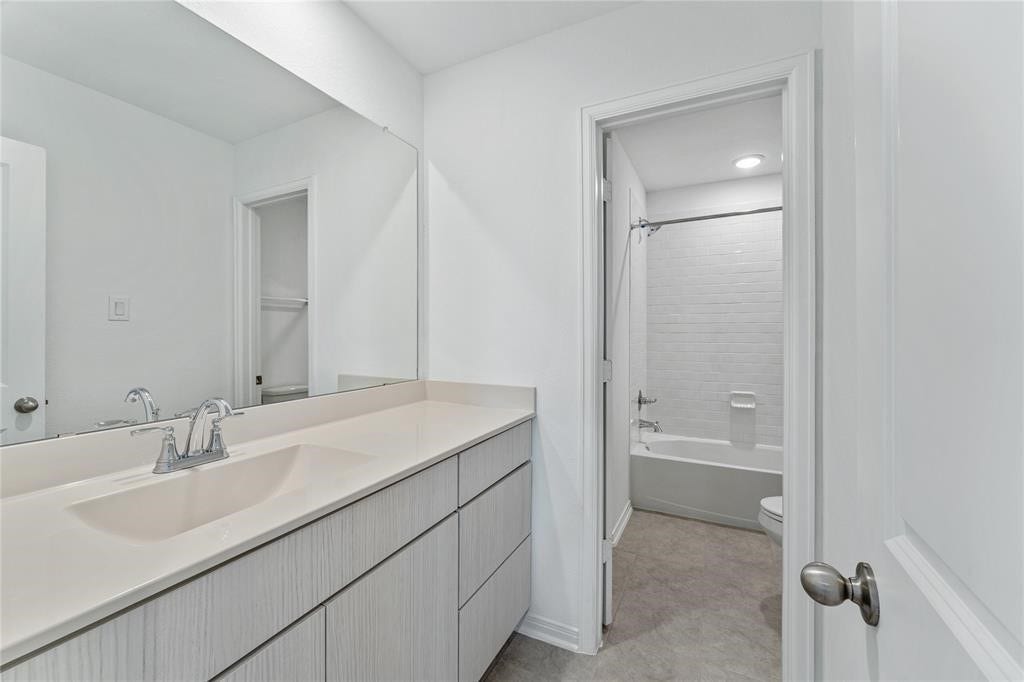 566 Long Beach Bay Drive, Katy, TX 77493 566 Long Beach Bay Drive, Katy, TX 77493