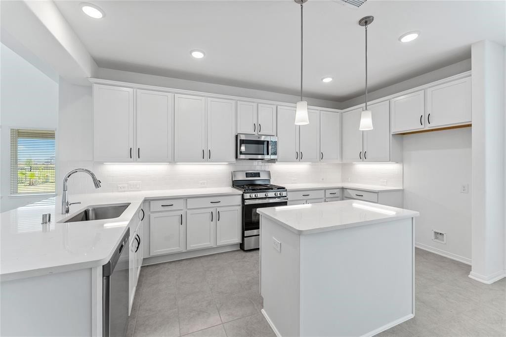 566 Long Beach Bay Drive, Katy, TX 77493 566 Long Beach Bay Drive, Katy, TX 77493
