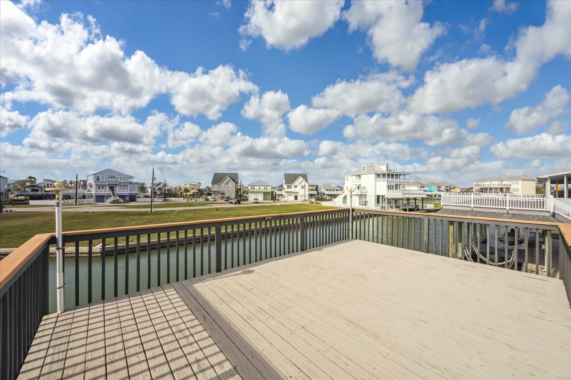 519 Westerly Drive, Tiki Island, TX 77554 Spacious sun deck overlooking wide water . Ideal for outdoor relaxation and entertainment.