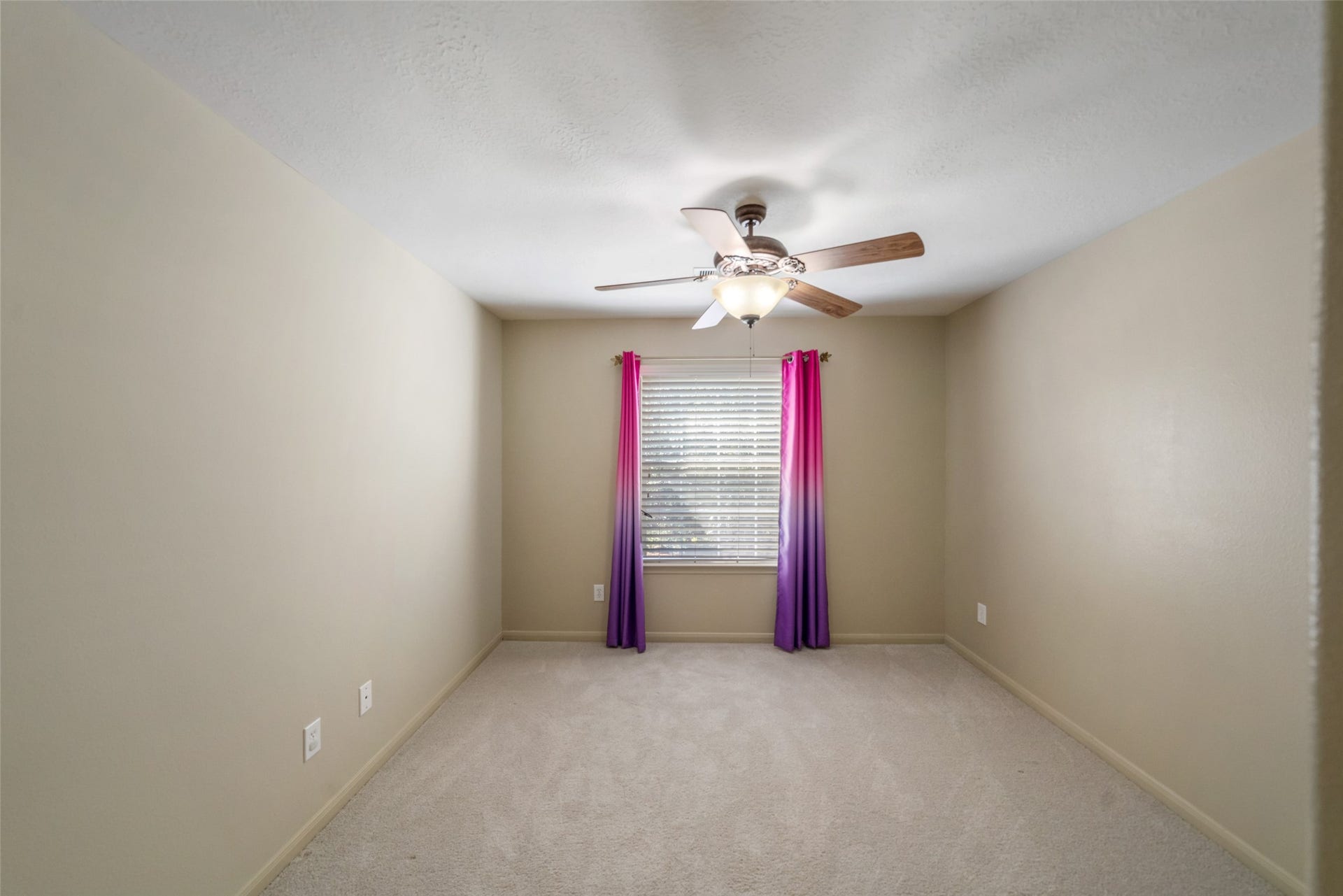 12210 Hallowed Oaks, Magnolia, TX 77354 Secondary Bedroom -2nd floor.