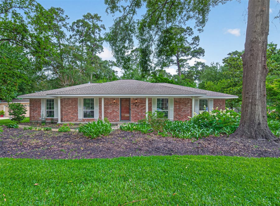 Property photo for 247 Castlewood Drive, Spring, TX