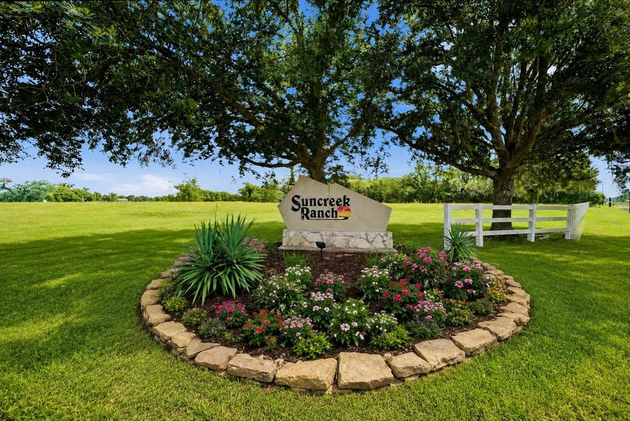 Property photo for 1011 W Fm 1462, Rosharon, TX