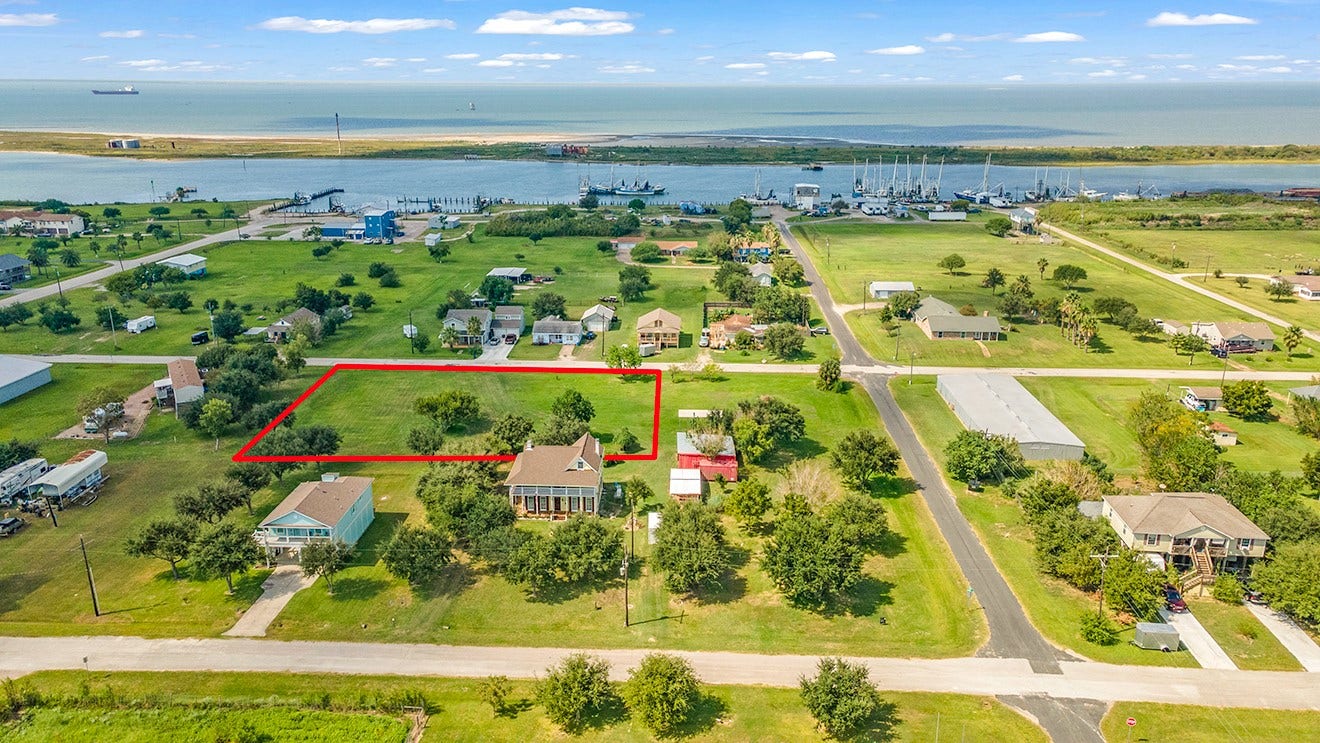 813 Nelson Avenue, Port Bolivar, TX 77650 Lot 17 available for purchase with 813 Nelson Avenue Lot