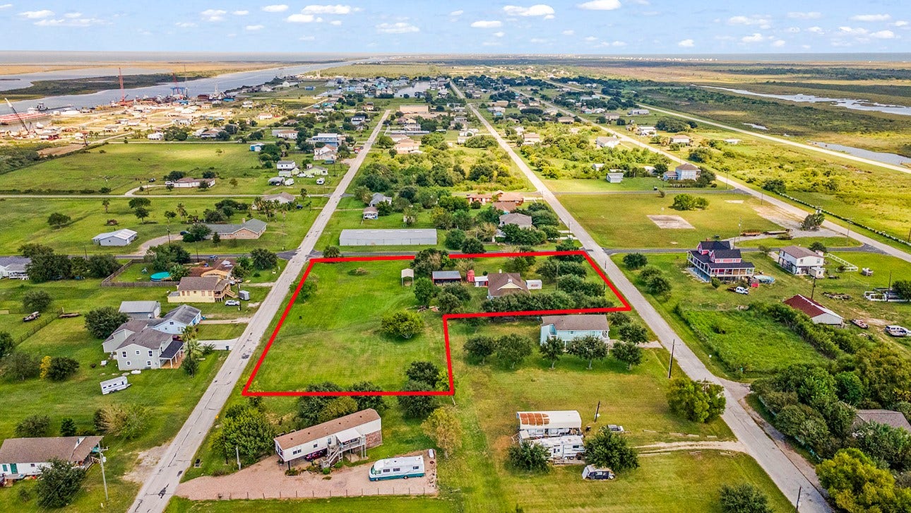 813 Nelson Avenue, Port Bolivar, TX 77650 The Home Lot with adjacent 3 lots totaling 1.6 acres