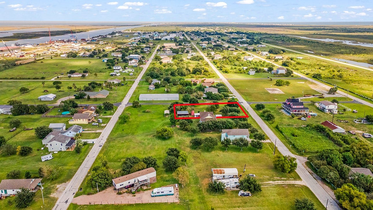 813 Nelson Avenue, Port Bolivar, TX 77650 Lot 9 available for purchase with 813 Nelson Avenue Lot