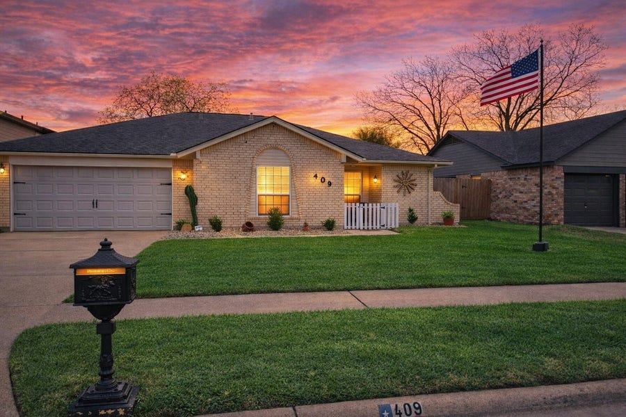 Property photo for 409 N Travis Street, Deer Park, TX