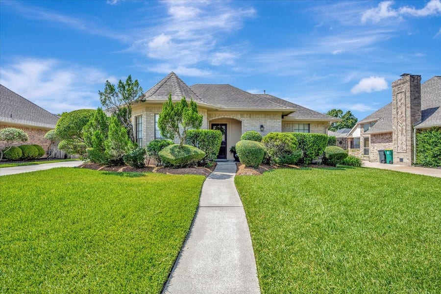 Property photo for 6906 Middlefield Drive, Pasadena, TX