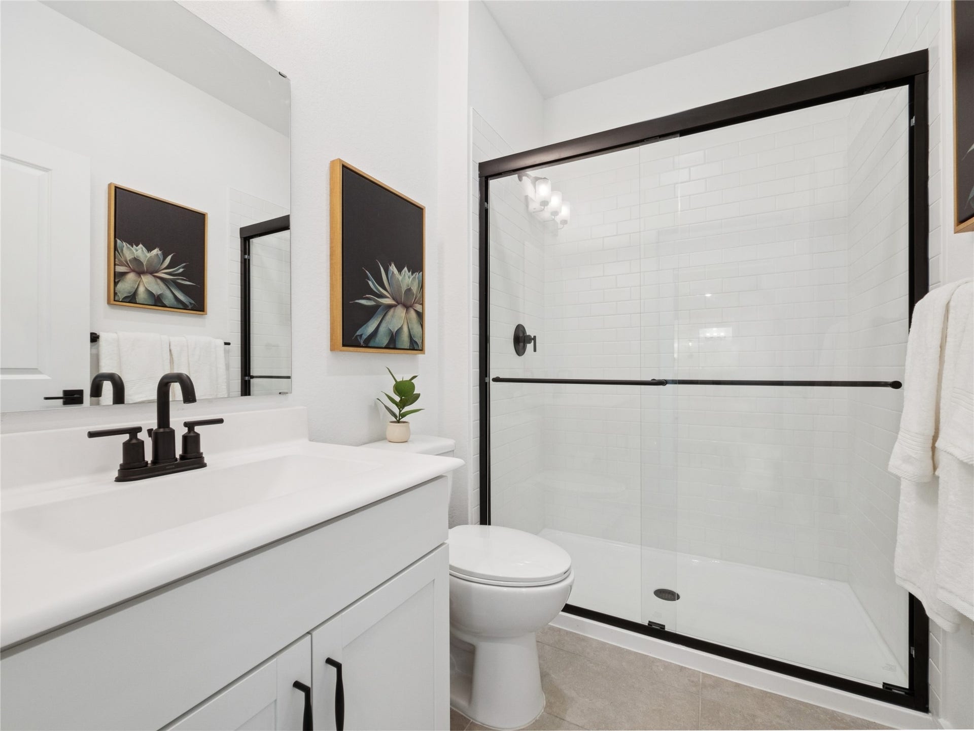 3081 Poplar Bluff Road, Magnolia, TX 77363 Hall bath 2 (*Photo not of actual home and used for illustration purposes only.)