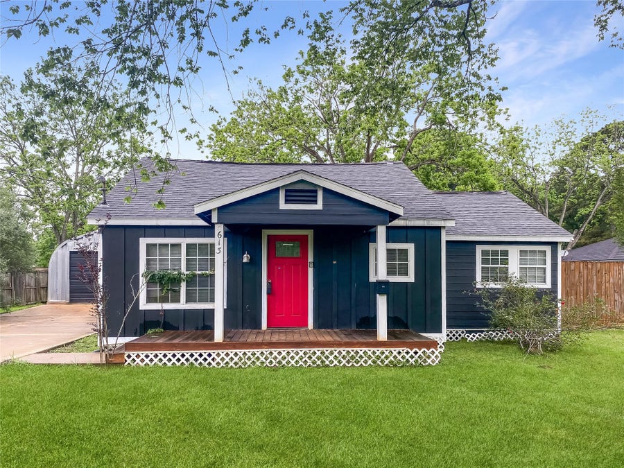 Property photo for 613 E Wilkins Street, Angleton, TX