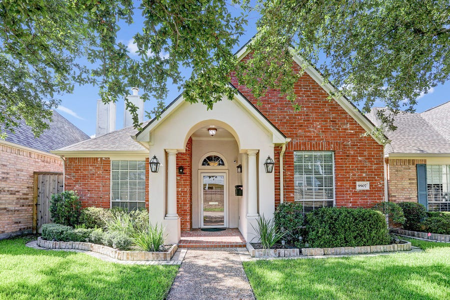 Property photo for 9907 Kemp Forest Drive, Houston, TX