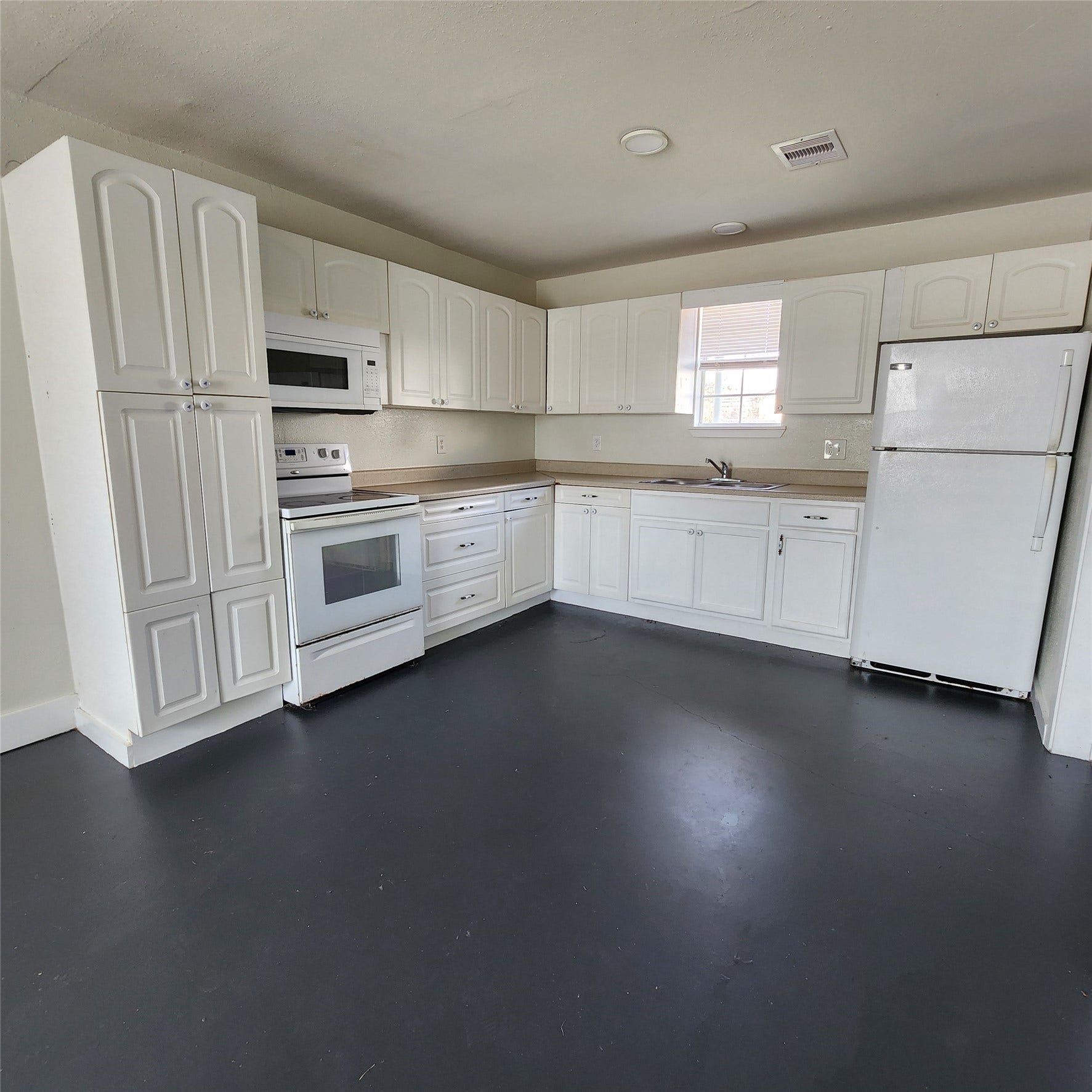 4710 Pelican Street, #1, Hitchcock, TX 77563 4710 Pelican Street, #1, Hitchcock, TX 77563