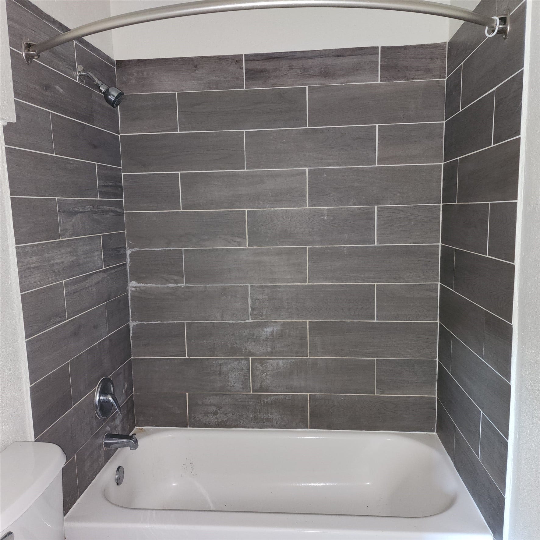 4710 Pelican Street, #1, Hitchcock, TX 77563 Shower with tiled tub surround.