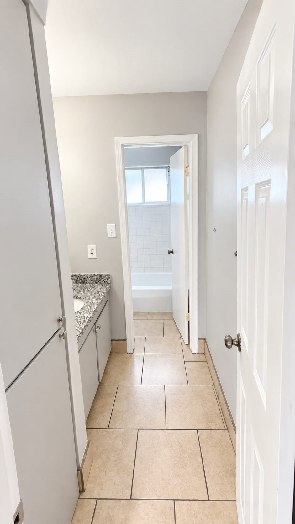 404 S Hood Street, Alvin, TX 77511 Bathroom