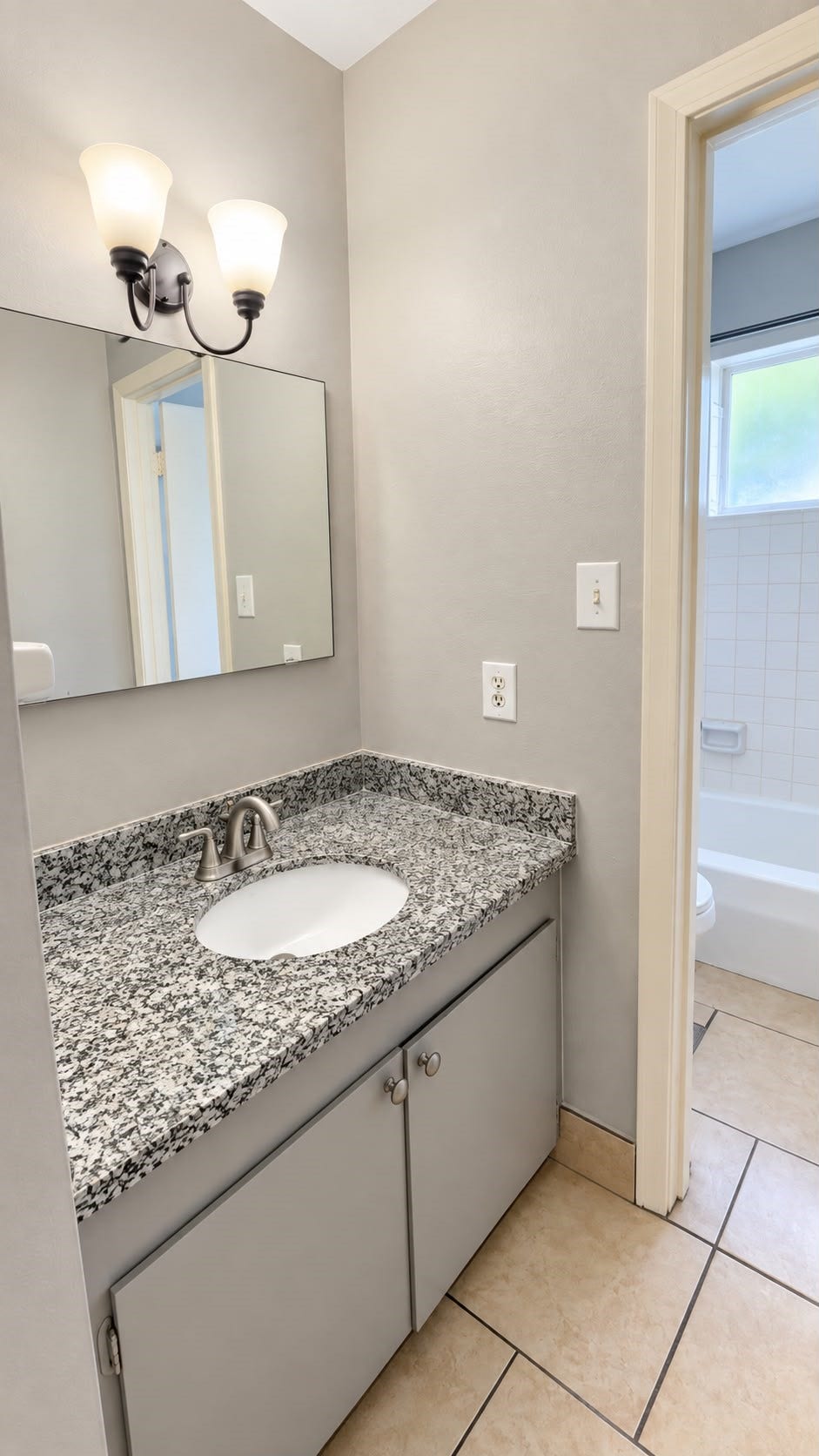 404 S Hood Street, Alvin, TX 77511 Bathroom 1