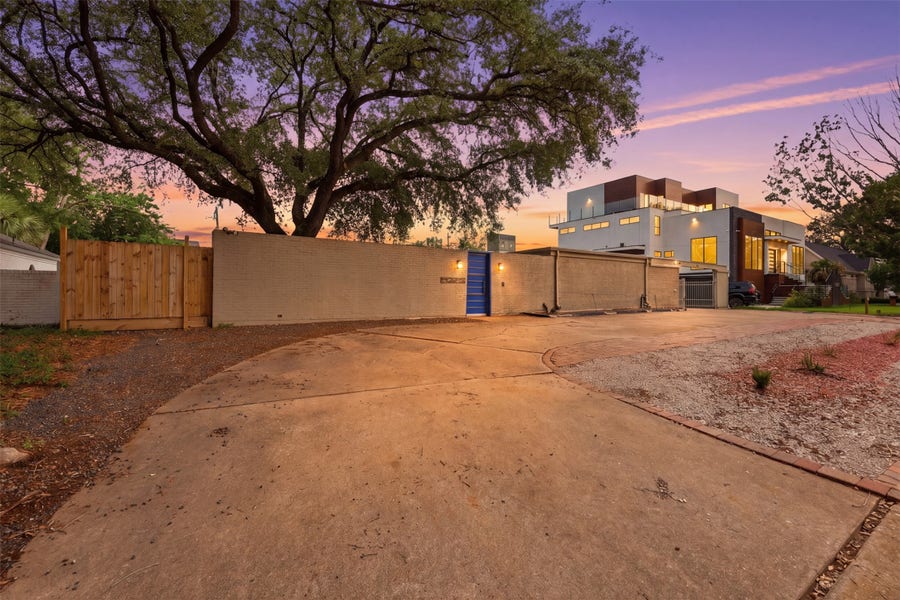 Property photo for 5323 S Braeswood Boulevard, Houston, TX