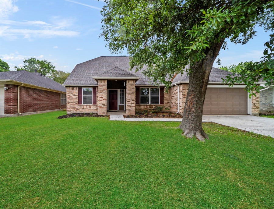 Property photo for 4906 Pleasant Plains Drive, Friendswood, TX