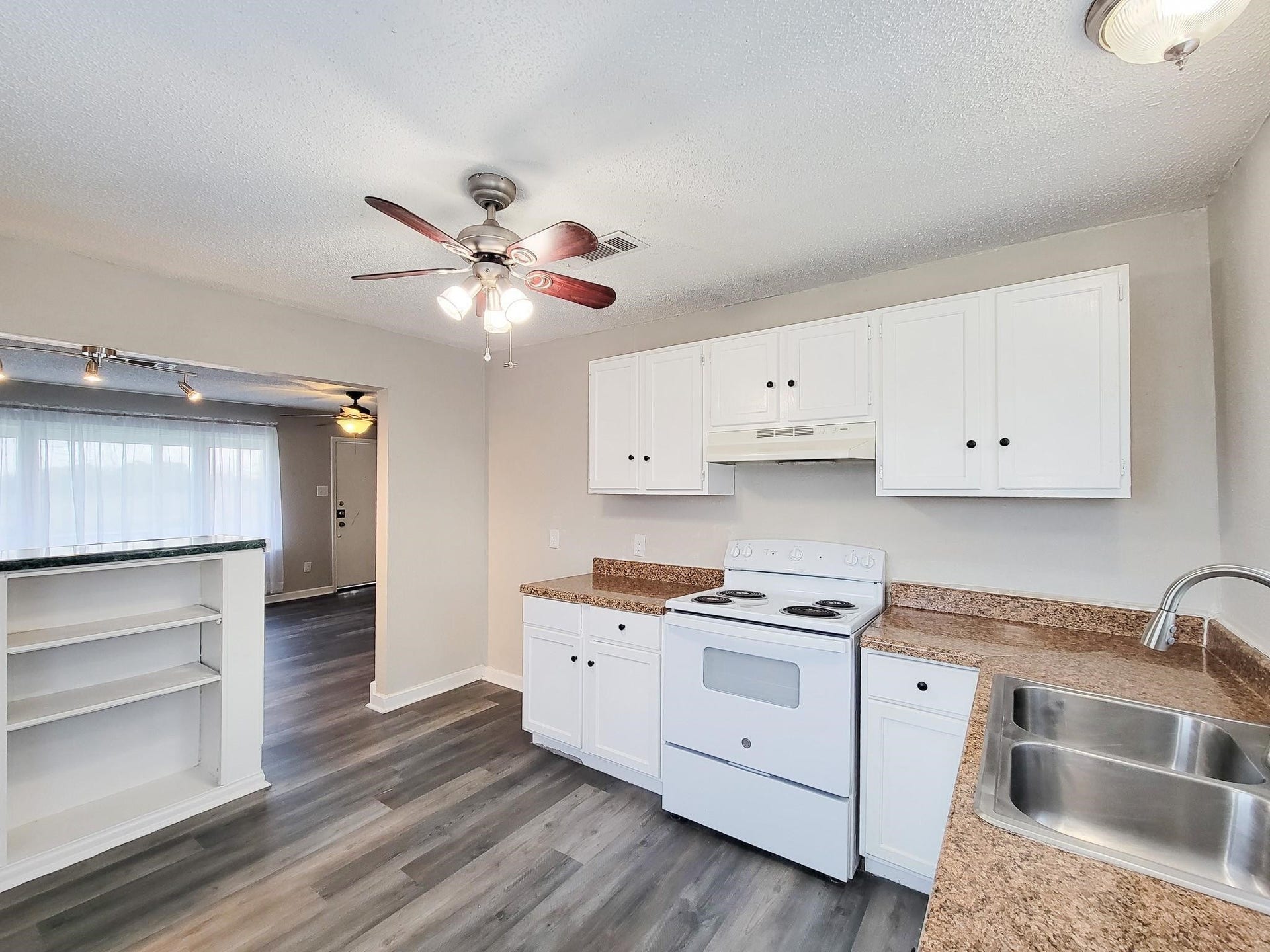4817 Lawndale Street, La Marque, TX 77568 4817 Lawndale Street, La Marque, TX 77568