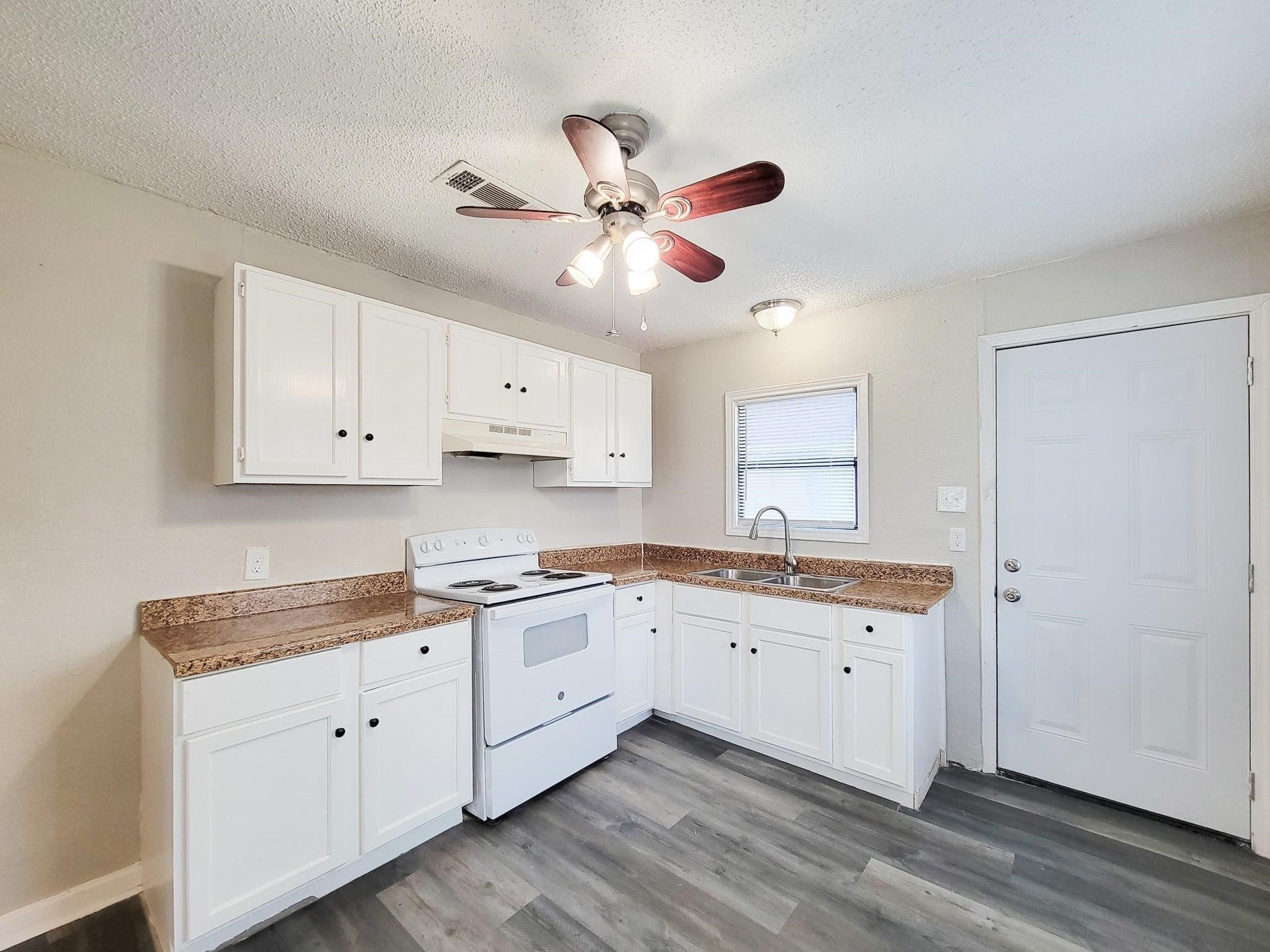 4817 Lawndale Street, La Marque, TX 77568 4817 Lawndale Street, La Marque, TX 77568