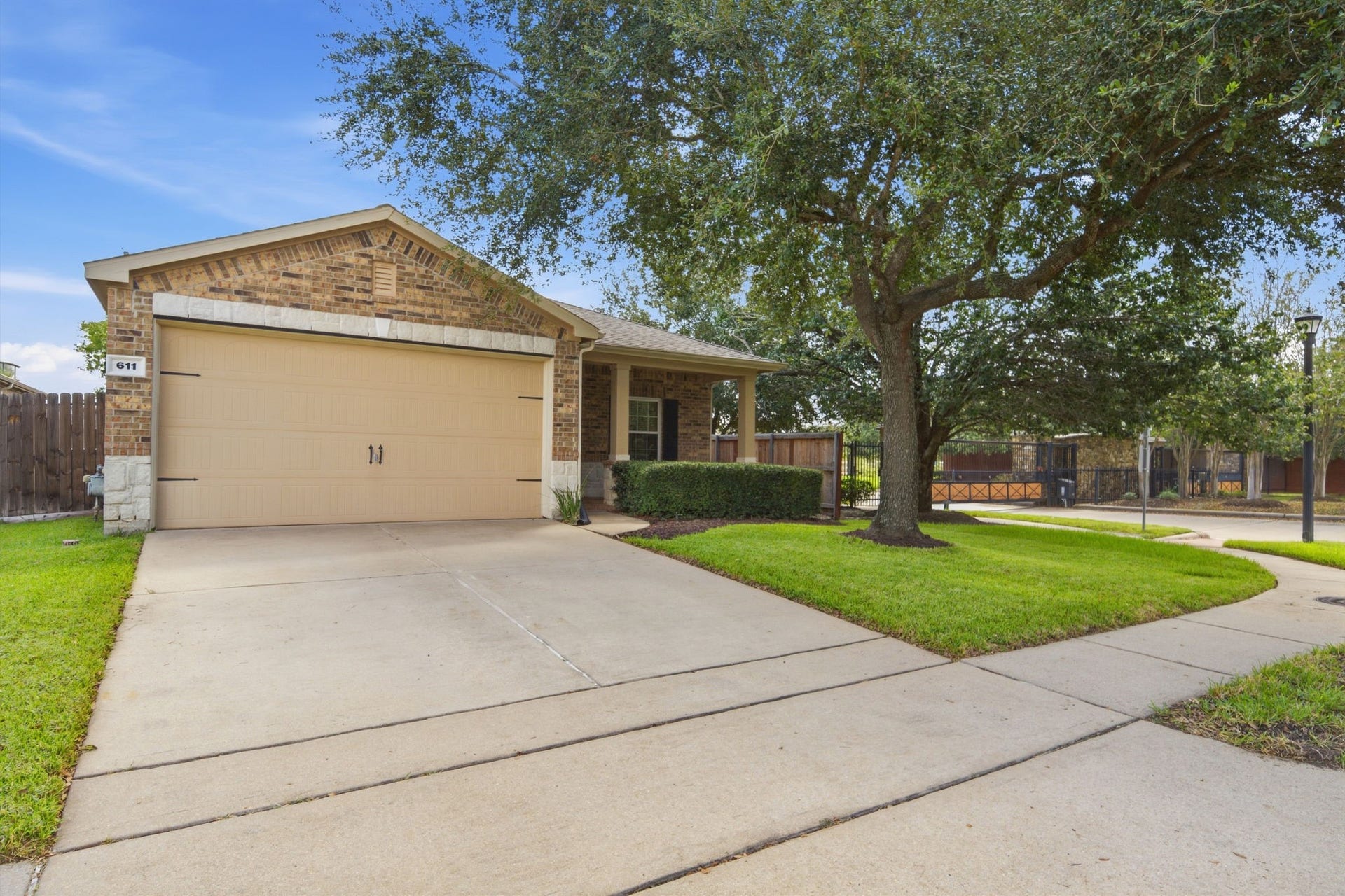 611 E Newport Bend, Katy, TX 77494 611 E Newport Bend, Katy, TX 77494