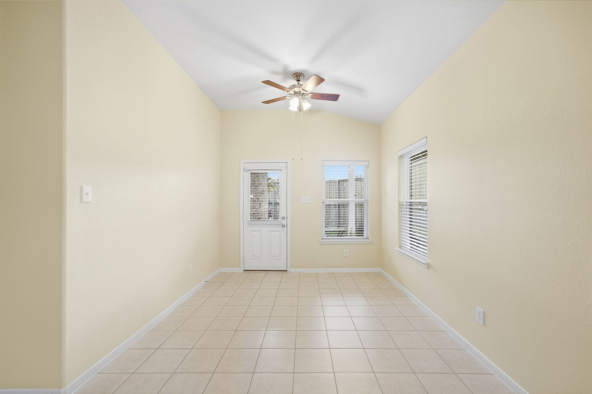 611 E Newport Bend, Katy, TX 77494 611 E Newport Bend, Katy, TX 77494