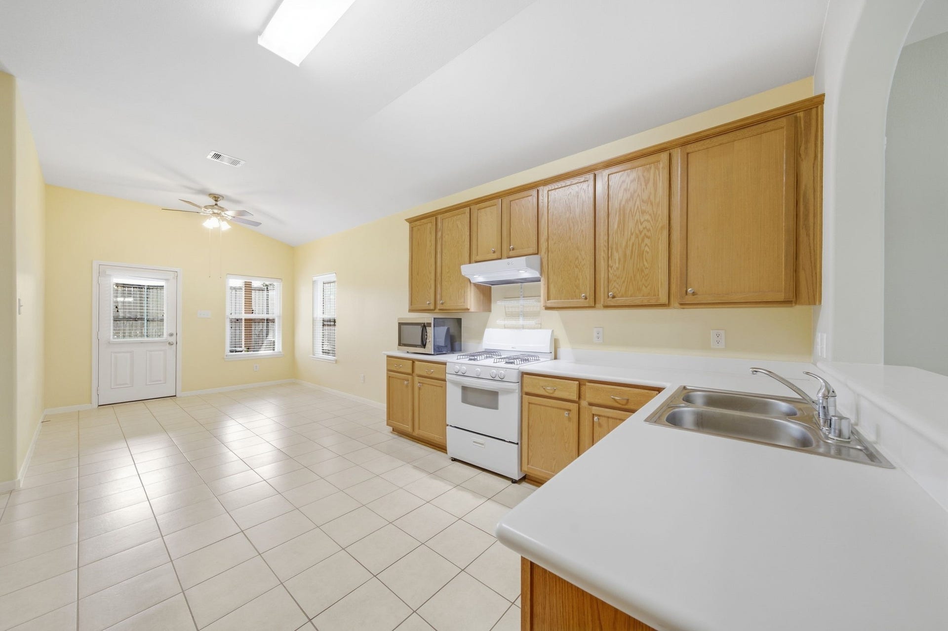 611 E Newport Bend, Katy, TX 77494 611 E Newport Bend, Katy, TX 77494