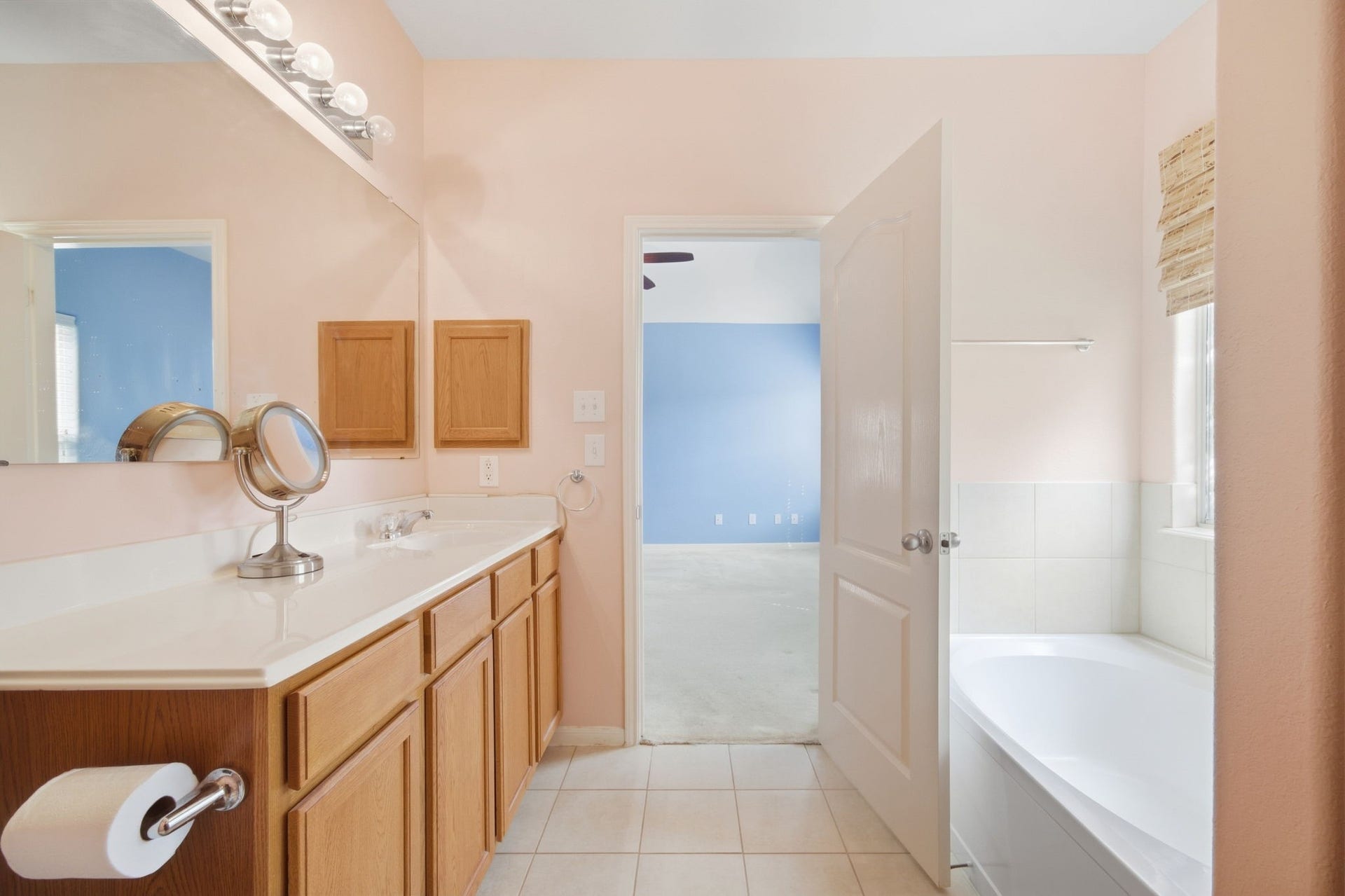 611 E Newport Bend, Katy, TX 77494 Primary Bathrrom