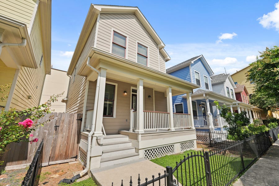 Property photo for 1053 W 16th Street, Houston, TX