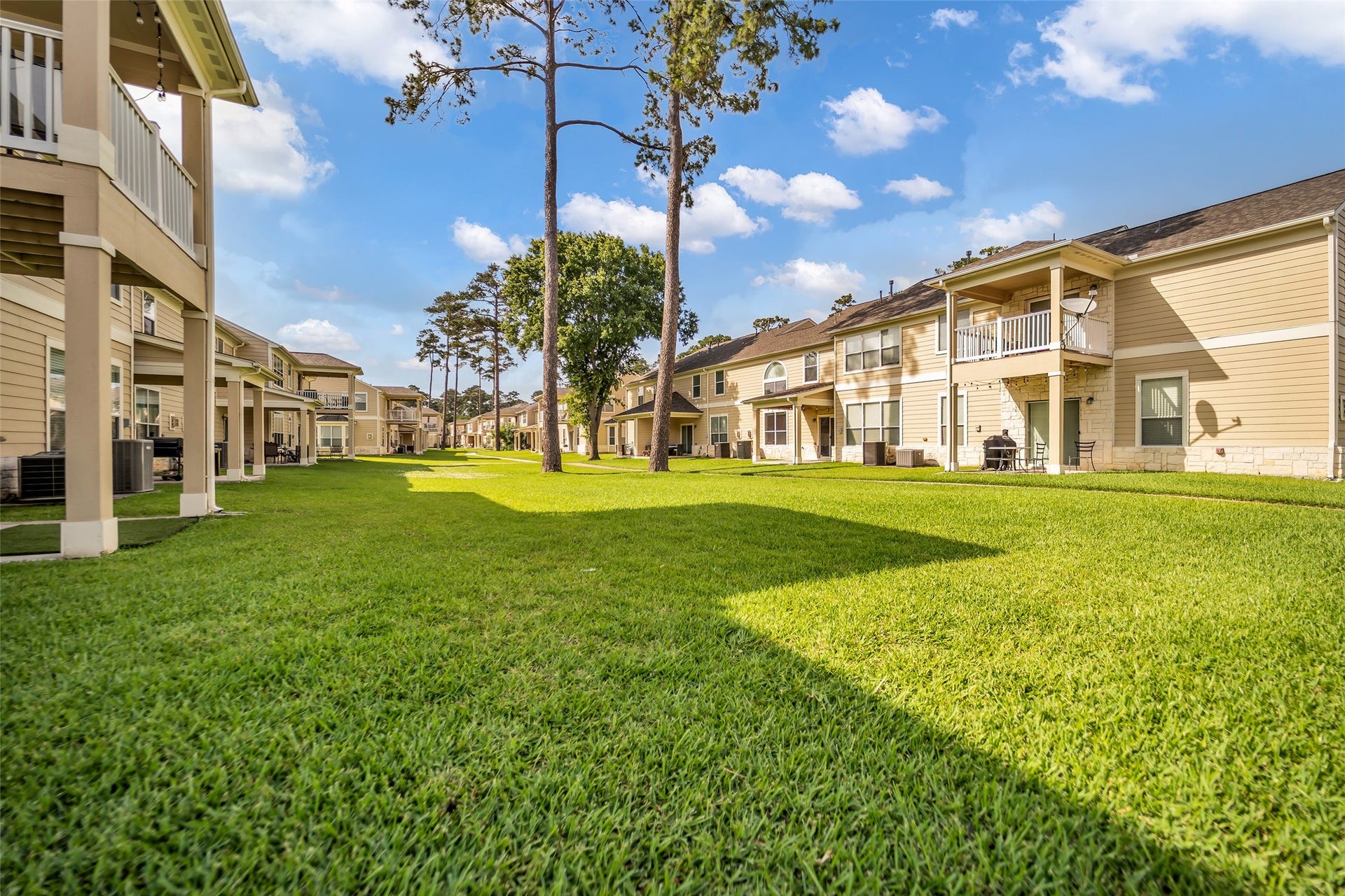 13600 Breton Ridge Street, #20A, Houston, TX 77070 Well maintained community, with lots of green space.