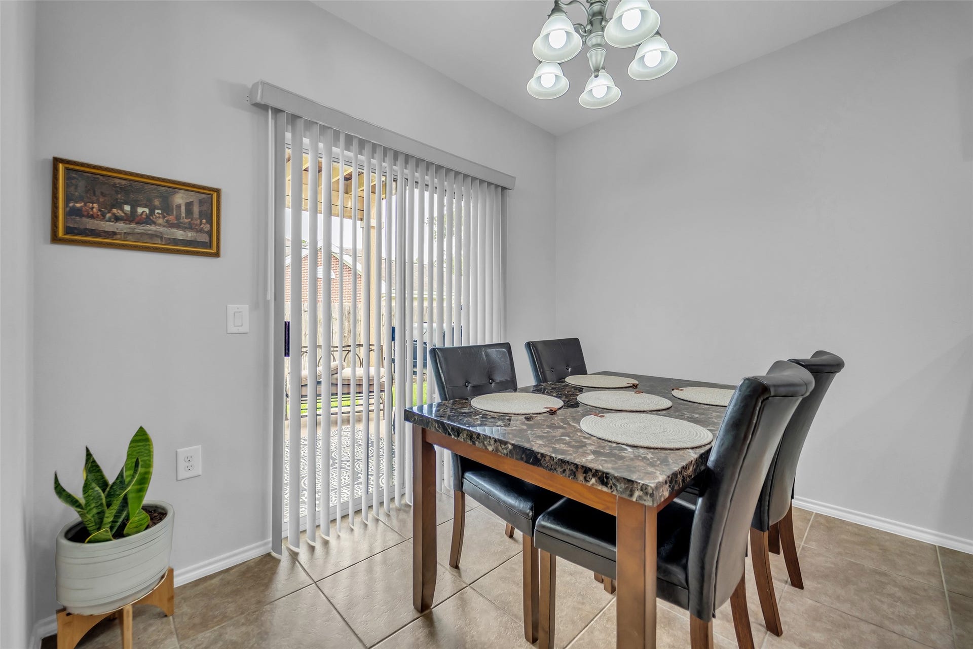 13600 Breton Ridge Street, #20A, Houston, TX 77070 Plenty of space around the dining table area