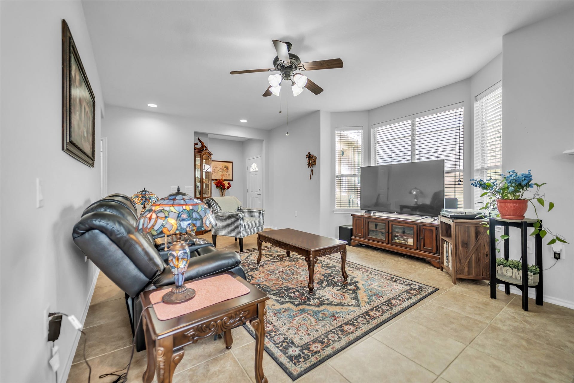 13600 Breton Ridge Street, #20A, Houston, TX 77070 From this angle you can see where the front door is to the living room