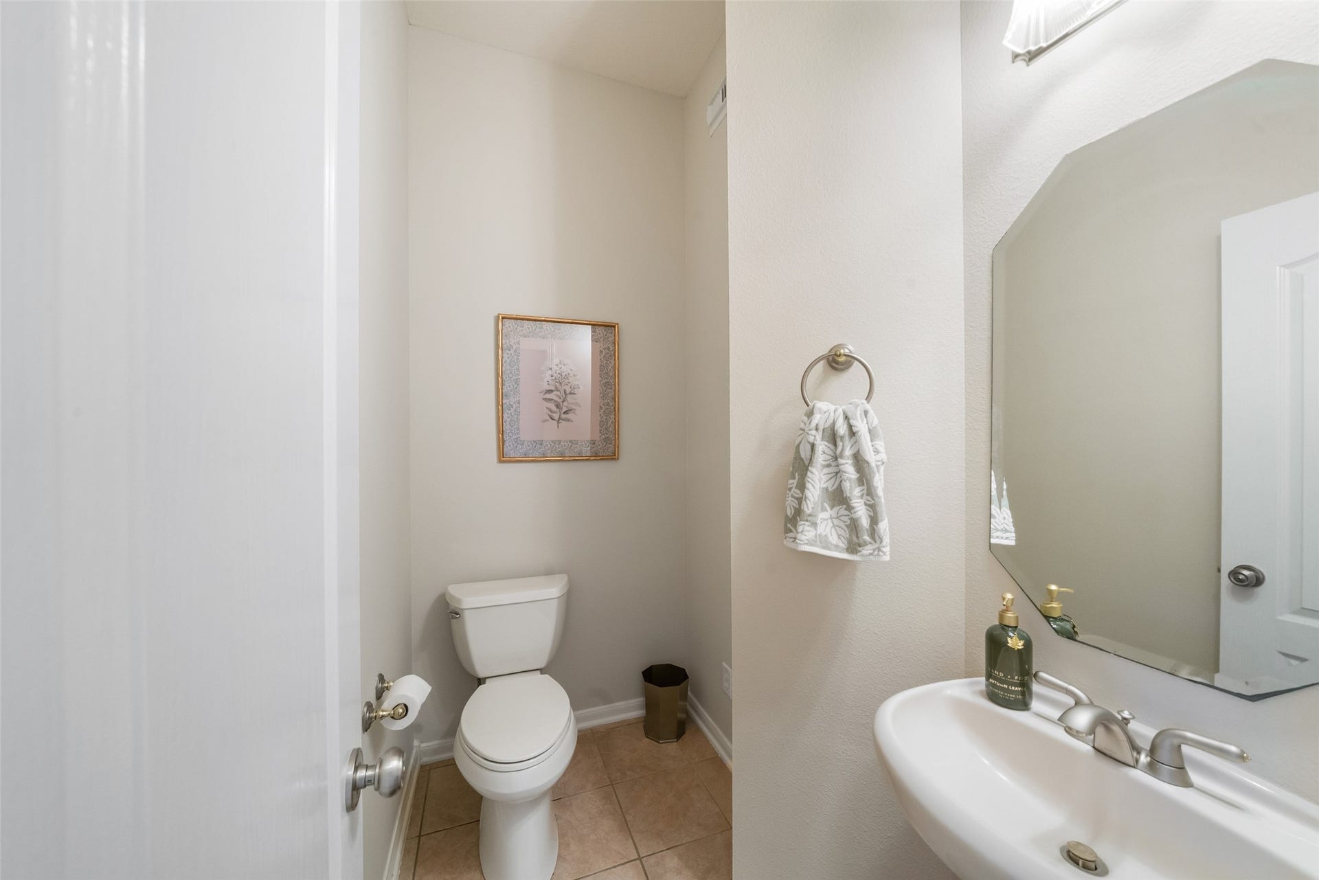 Guest bathroom on the first floor.