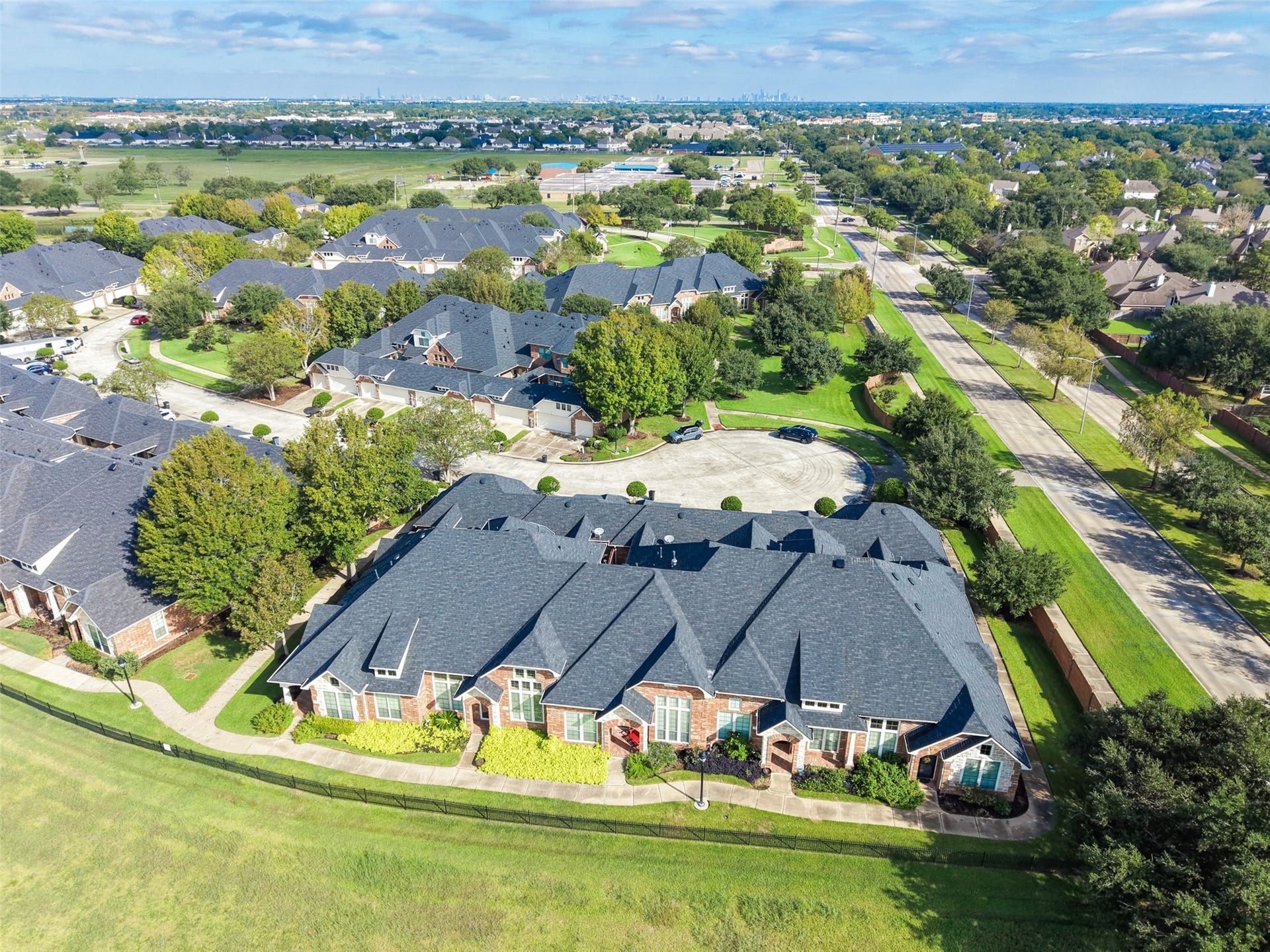 This is a rare home in the master plan Silverlake community.  Location is close to all shopping, and easy access to the freeway, while tucked away in a quiet gated community.