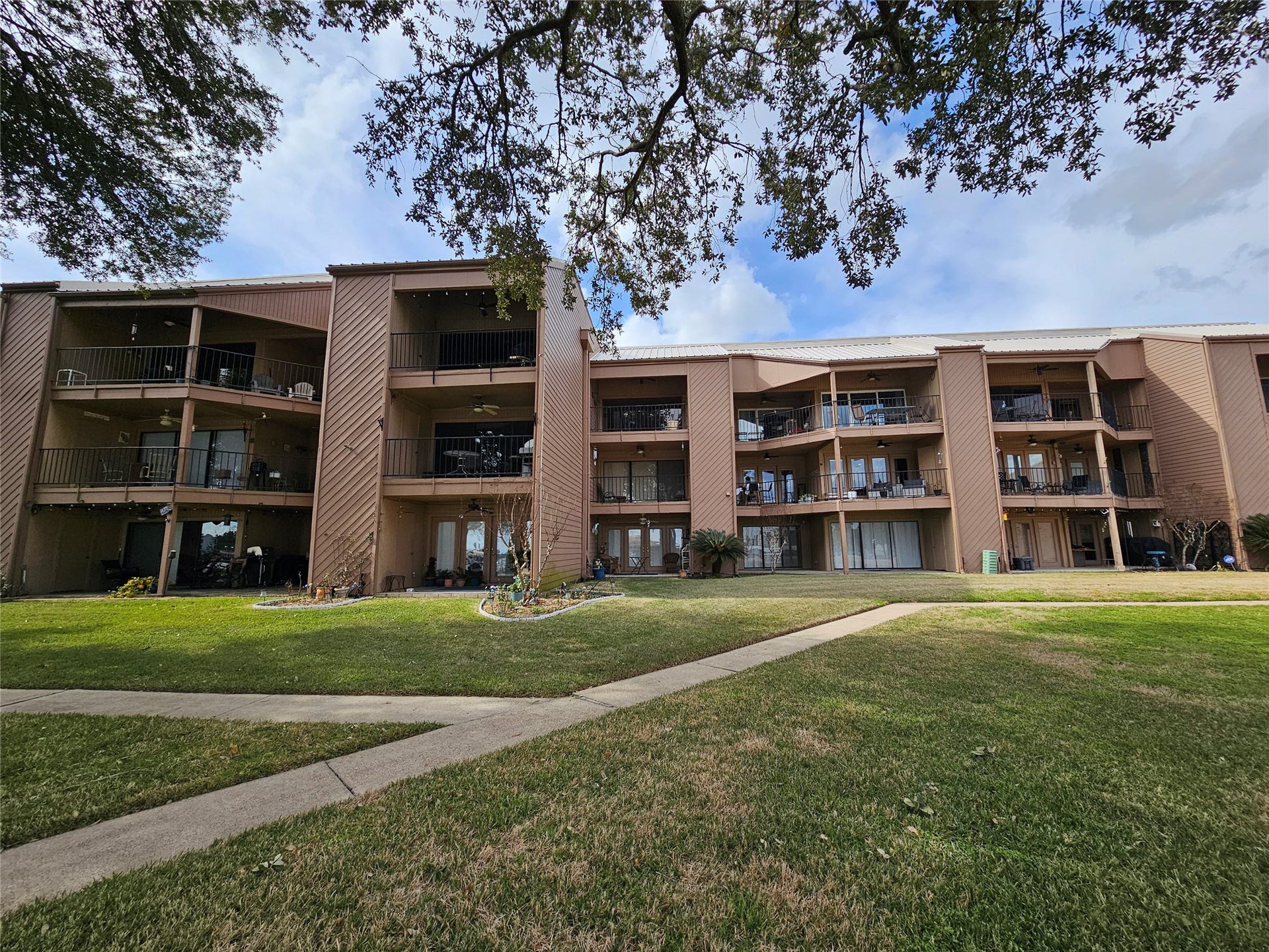 15575 Marina Drive, #323A, Conroe, TX 77356 15575 Marina Drive, #323A, Conroe, TX 77356