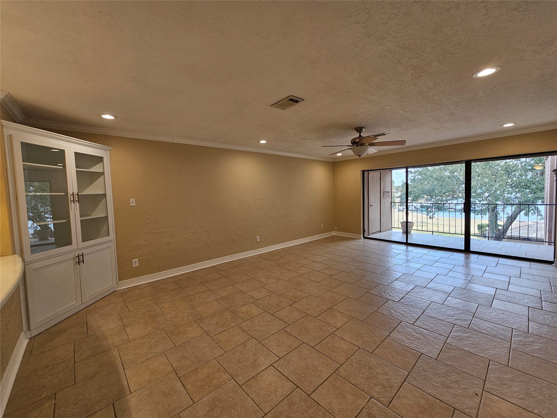 15575 Marina Drive, #323A, Conroe, TX 77356 Views of the living area. Expansive space that has lake views.