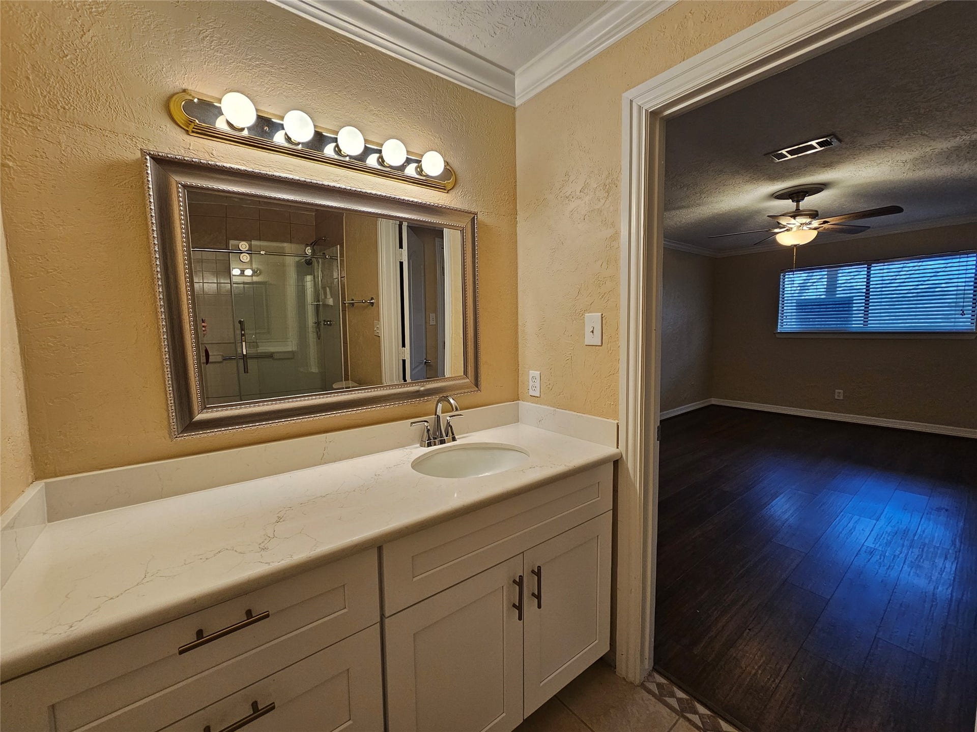 15575 Marina Drive, #323A, Conroe, TX 77356 En-suite bathroom with ample storage.