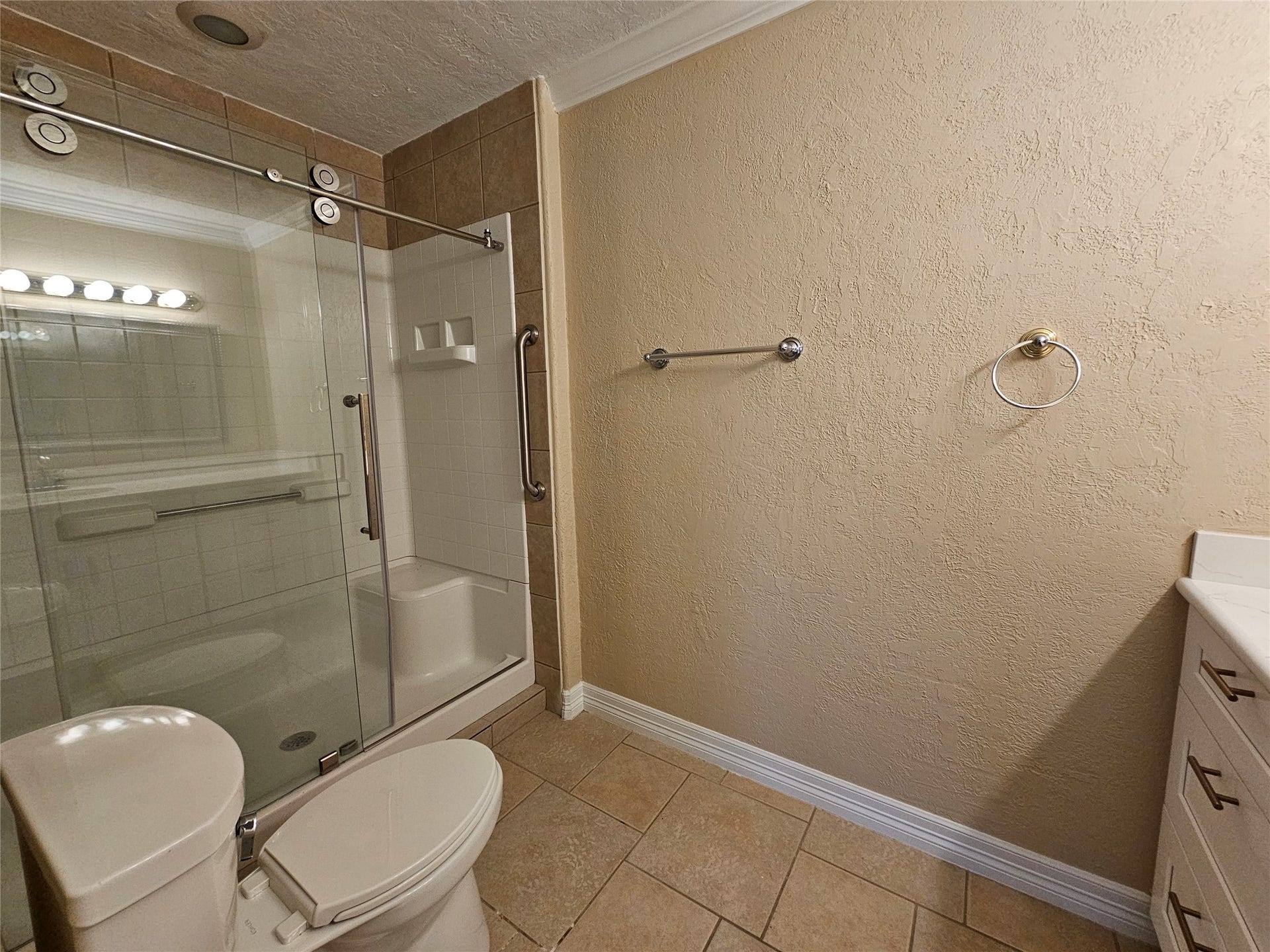 15575 Marina Drive, #323A, Conroe, TX 77356 Large shower with sliding seamless glass.