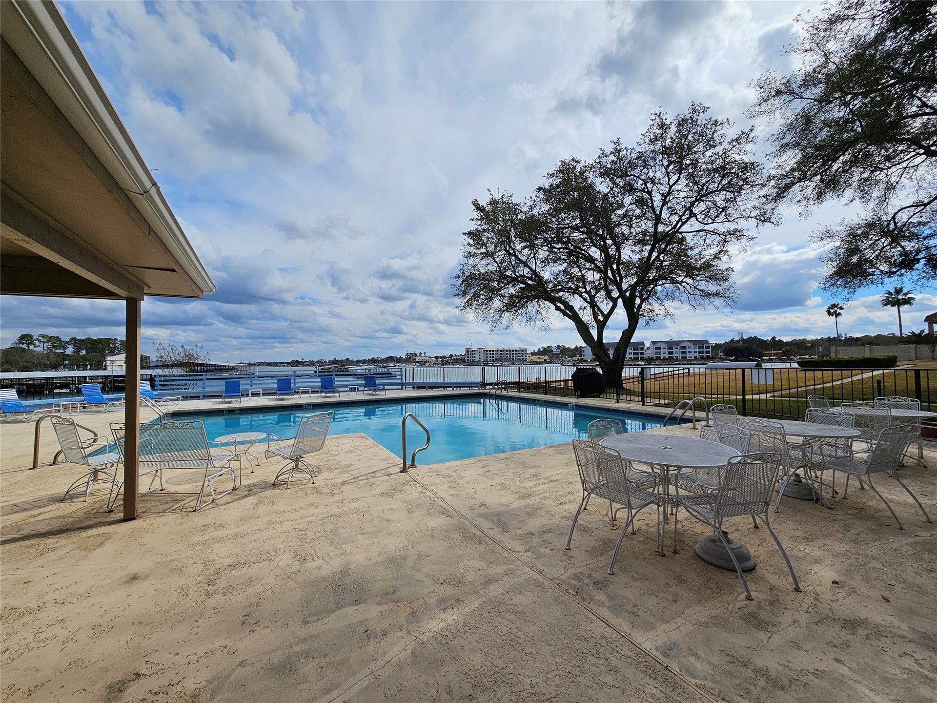 15575 Marina Drive, #323A, Conroe, TX 77356 15575 Marina Drive, #323A, Conroe, TX 77356