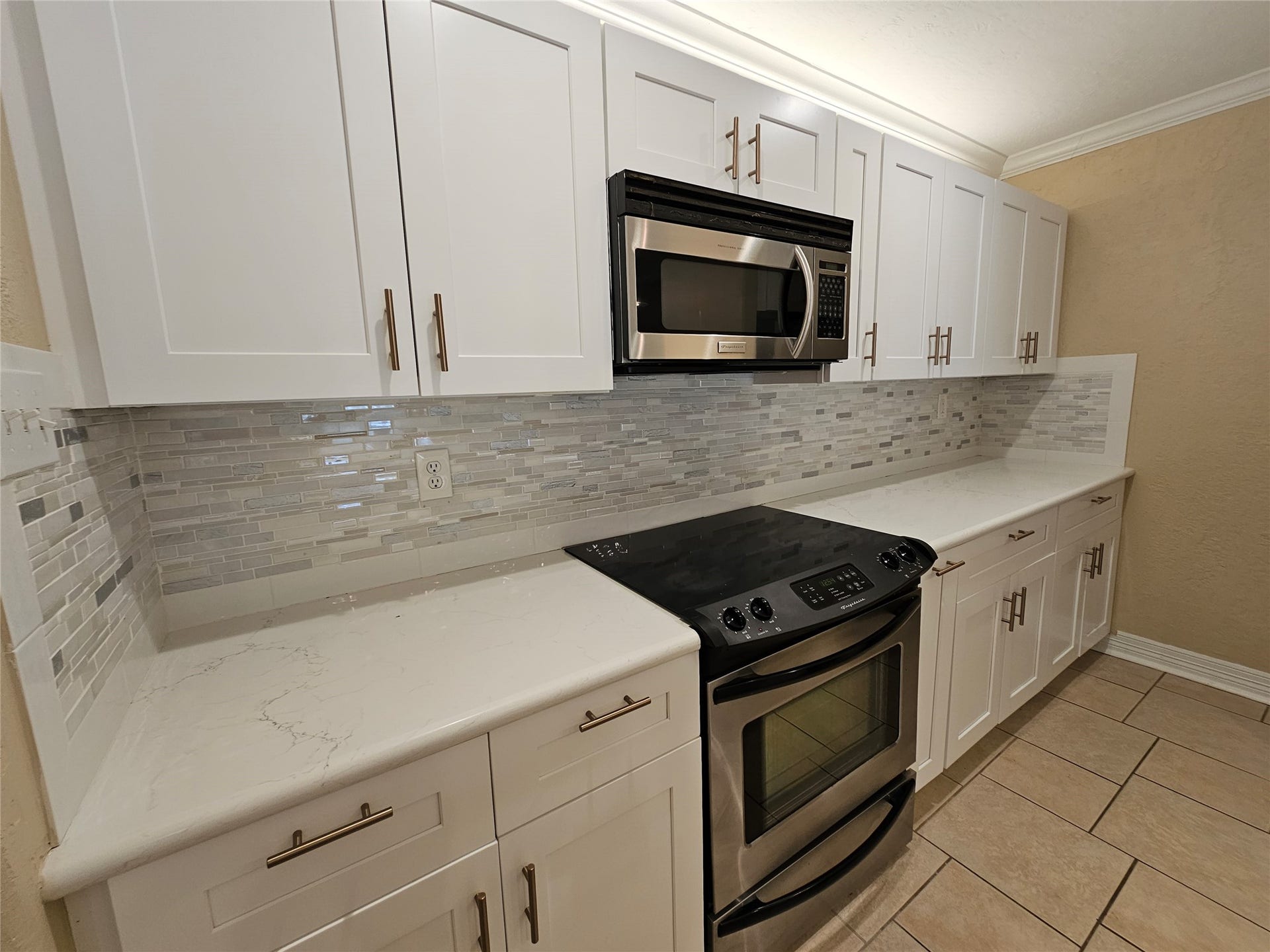 15575 Marina Drive, #323A, Conroe, TX 77356 Beautiful backsplash and plenty of storage.