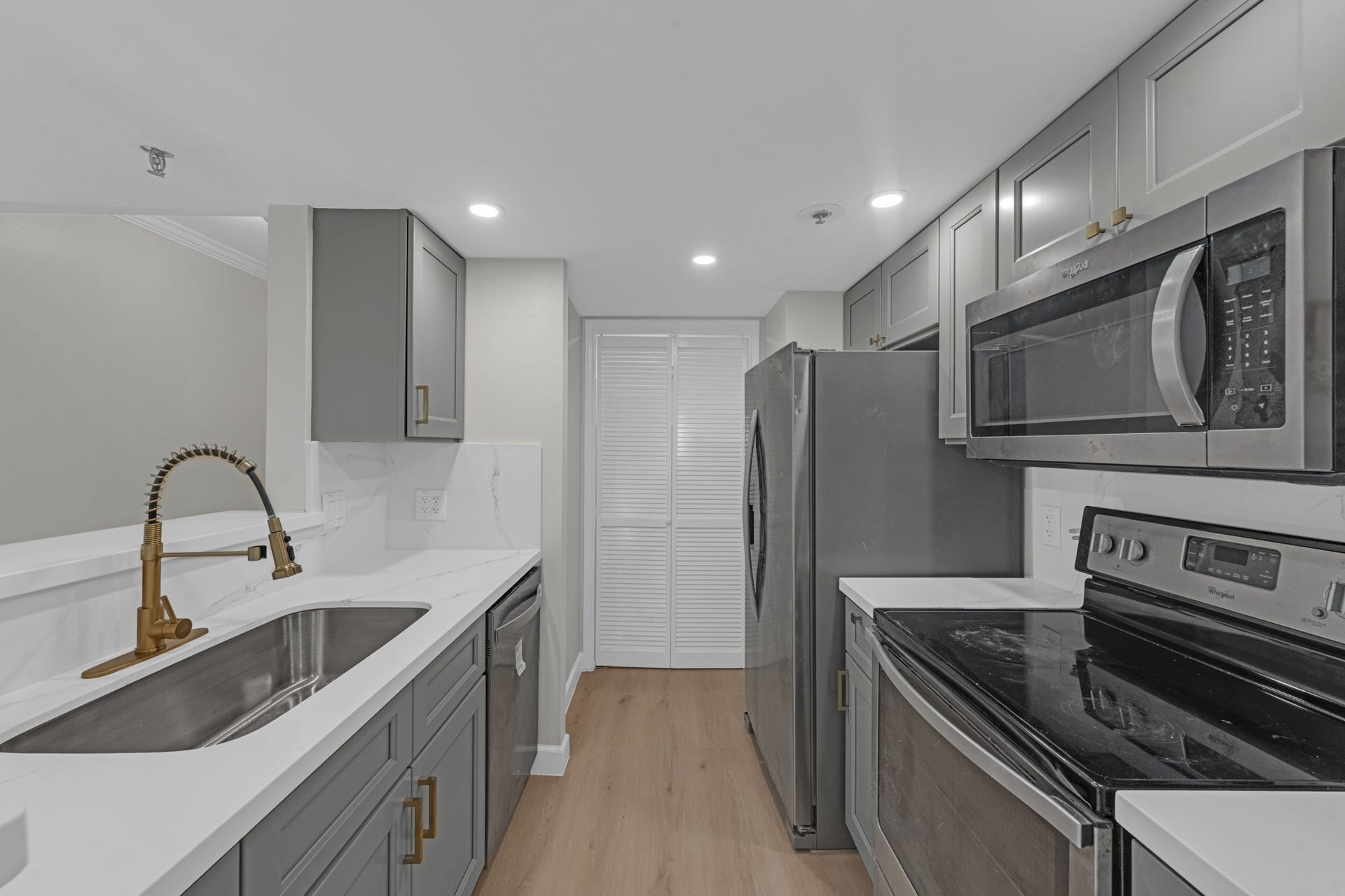 3525 Sage Rd, #304, Houston, TX 77056 Virtually staged