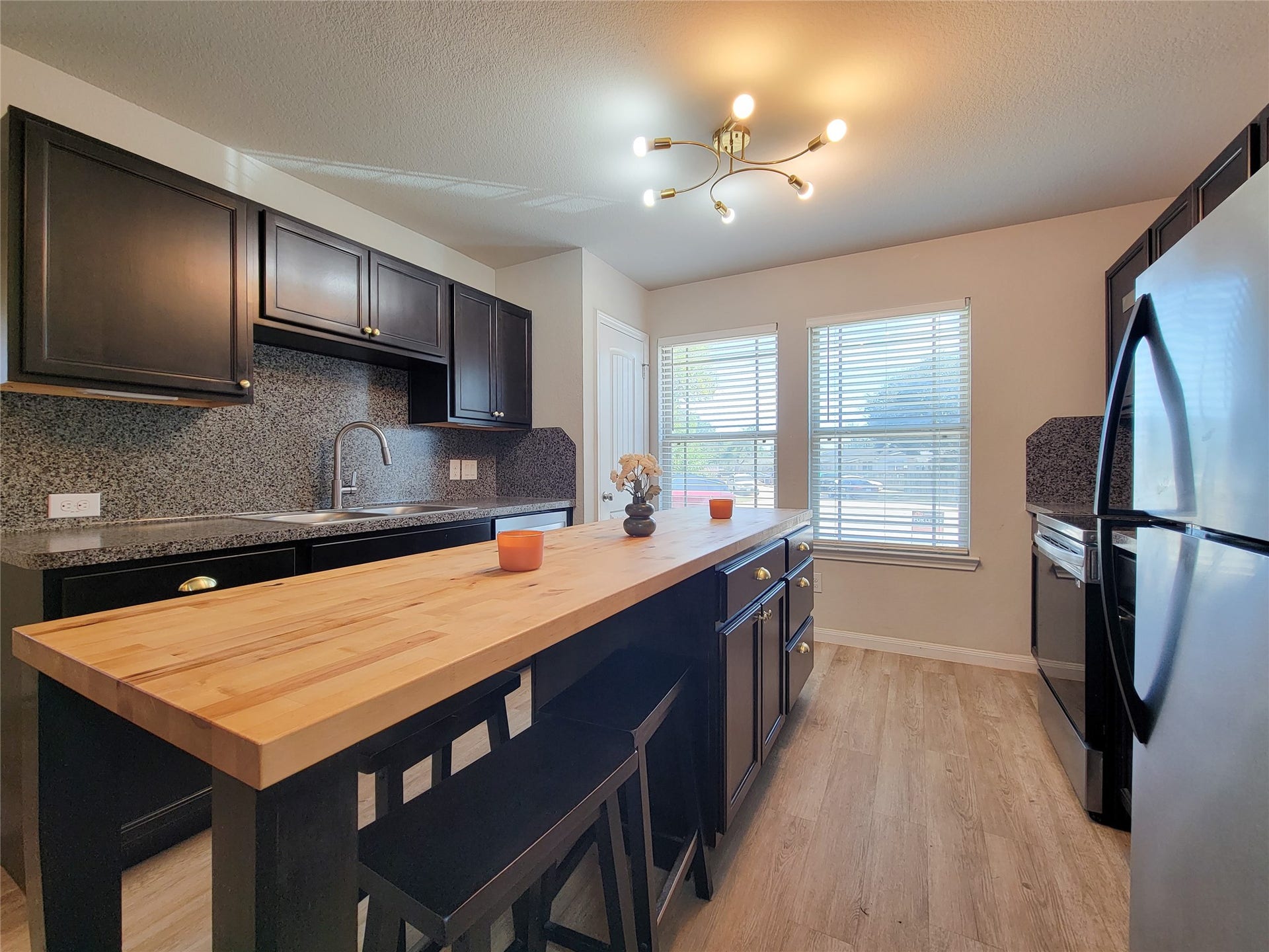 20 Carol Court, Brookshire, TX 77423 20 Carol Court, Brookshire, TX 77423