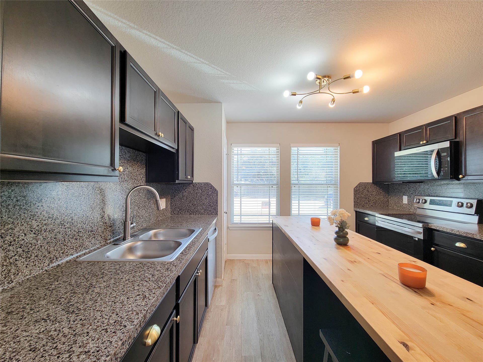 20 Carol Court, Brookshire, TX 77423 20 Carol Court, Brookshire, TX 77423
