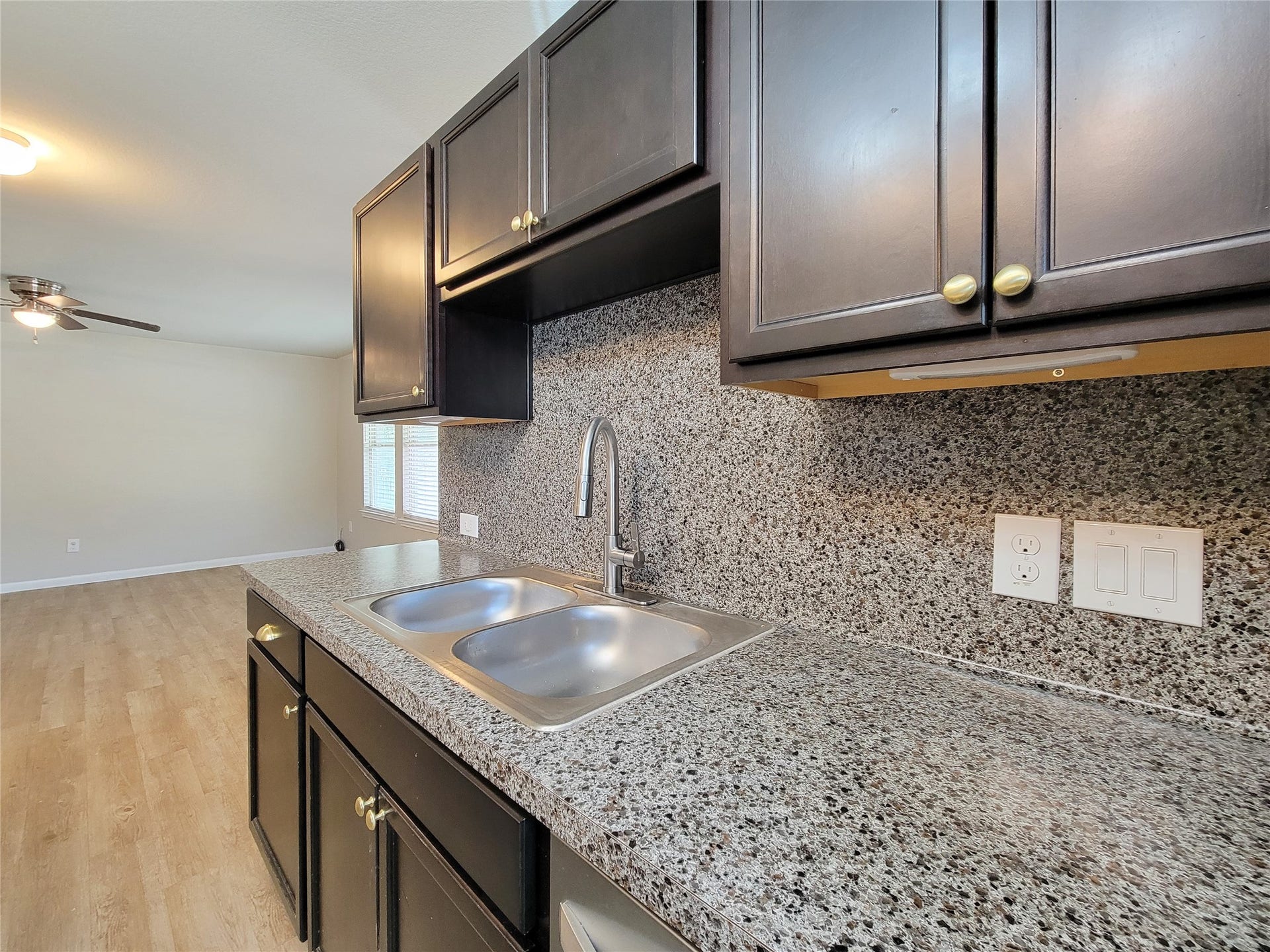 20 Carol Court, Brookshire, TX 77423 20 Carol Court, Brookshire, TX 77423