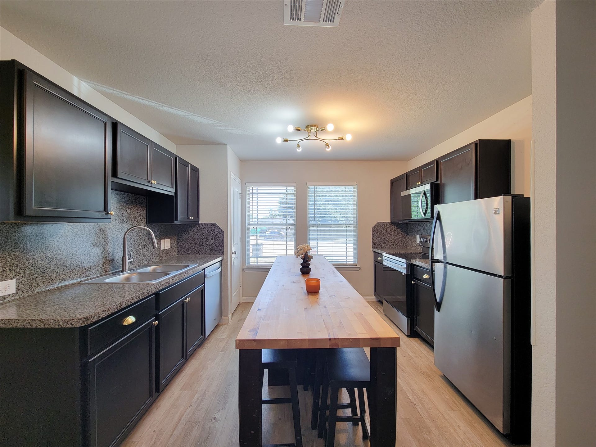 20 Carol Court, Brookshire, TX 77423 20 Carol Court, Brookshire, TX 77423