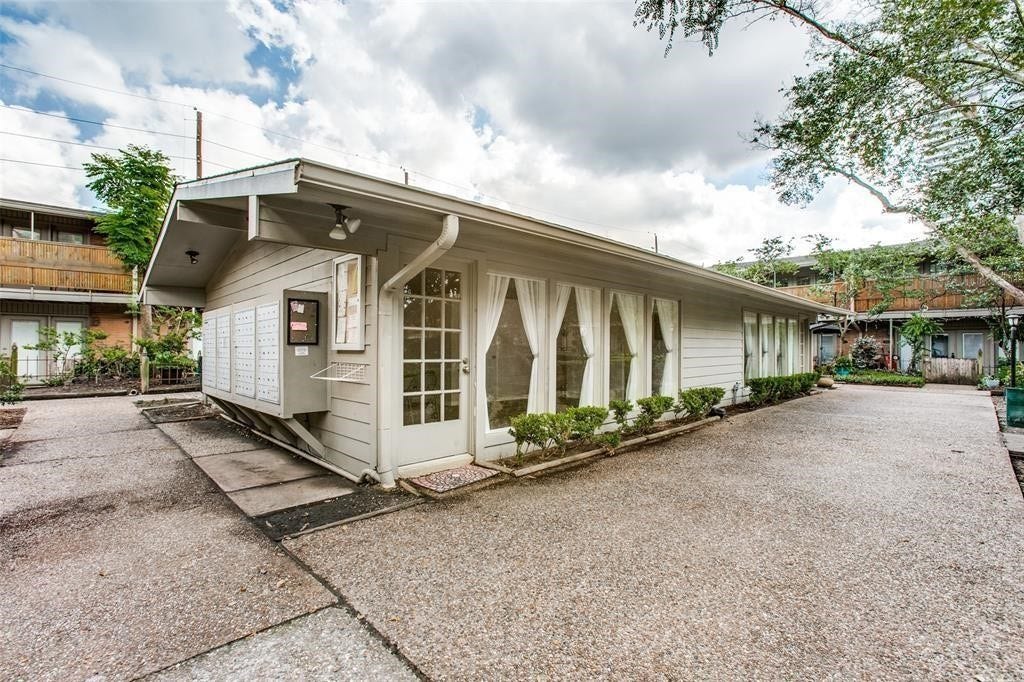 3928 W Alabama Street, #11, Houston, TX 77027 Mailbox
