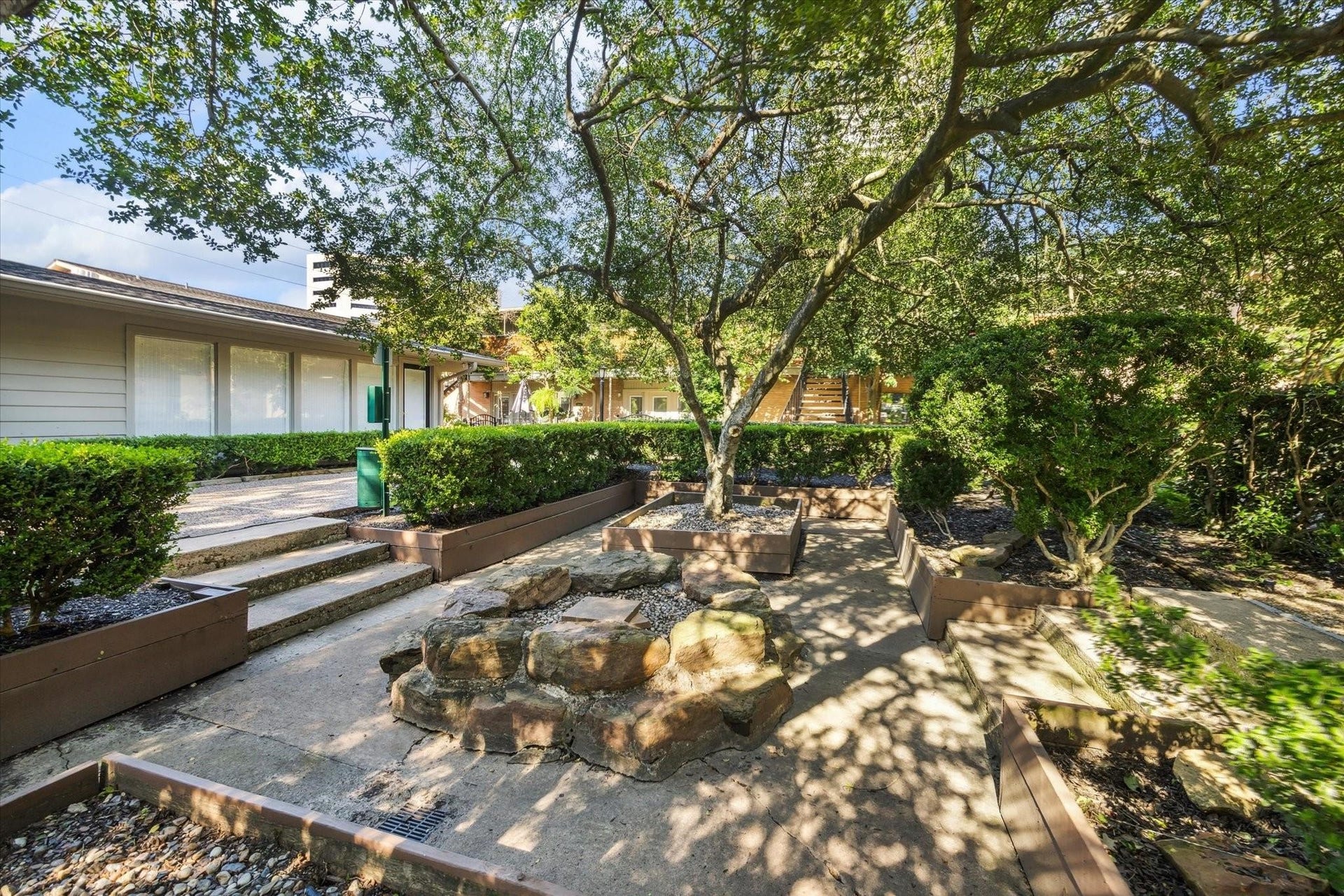 3928 W Alabama Street, #11, Houston, TX 77027 Courtyard